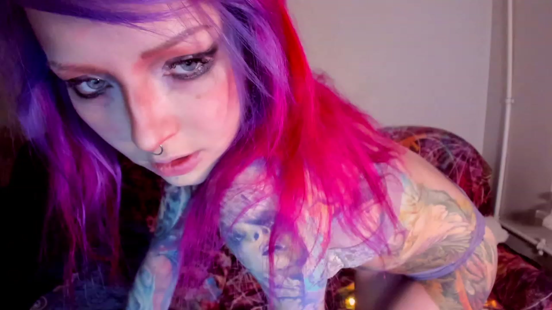 Gallery image thumbnail from LoreLaye1's myfreecams stream on, 11/27/2022, 01:00 image 17 of 20