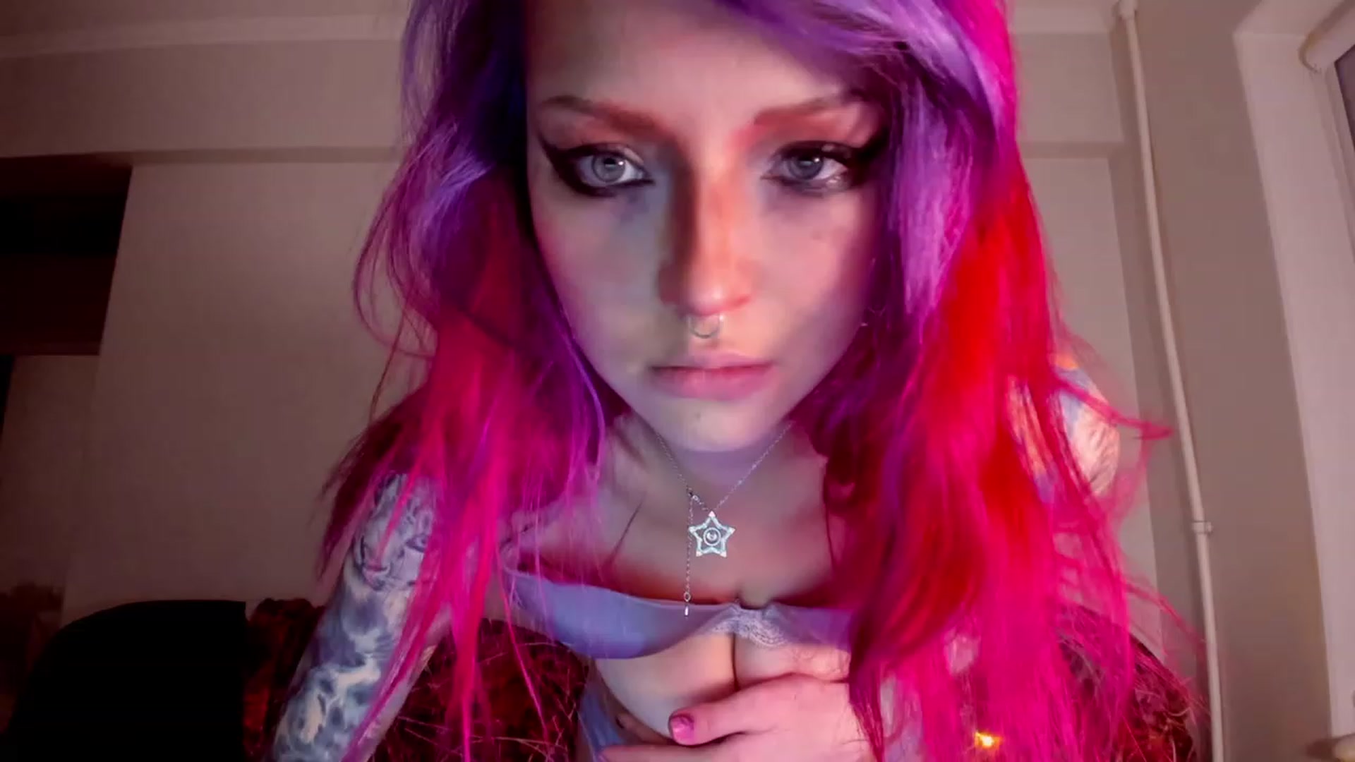 Gallery image thumbnail from LoreLaye1's myfreecams stream on, 11/27/2022, 01:00 image 19 of 20