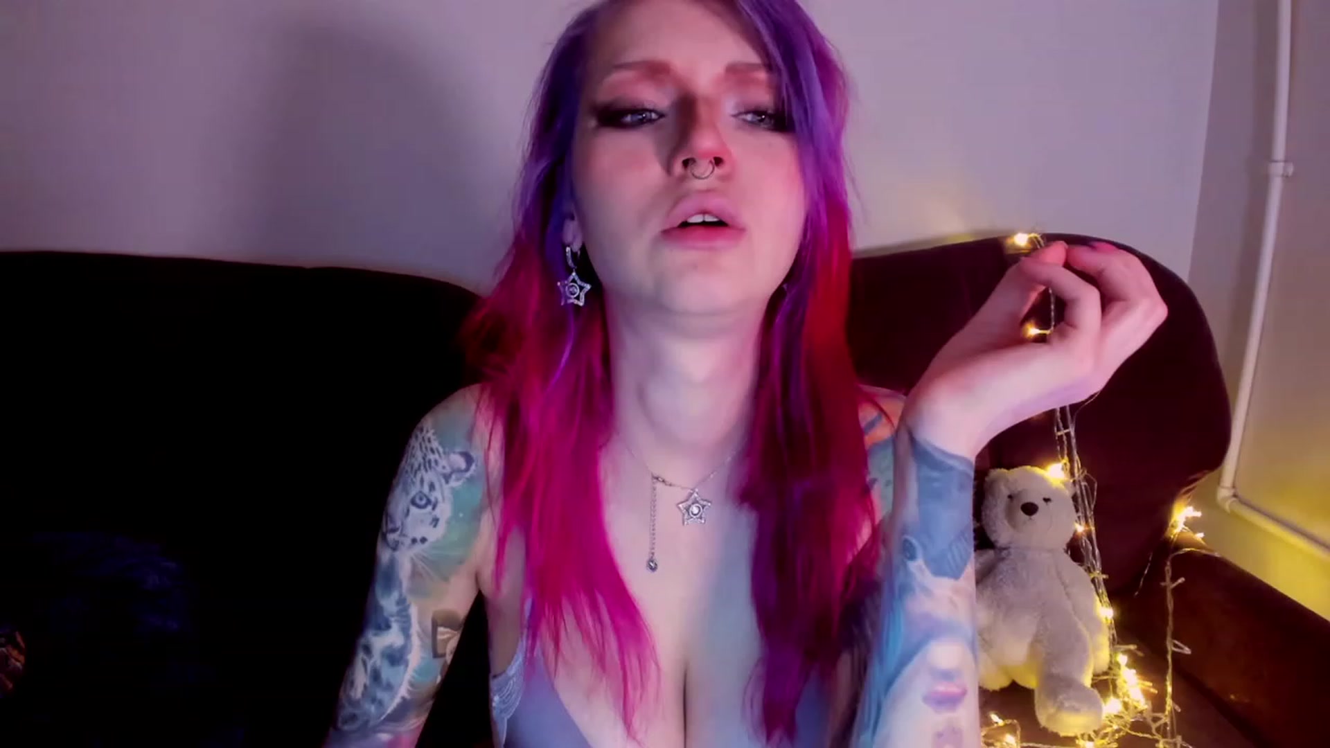 Gallery image thumbnail from LoreLaye1's myfreecams stream on, 11/27/2022, 02:28 image 15 of 20
