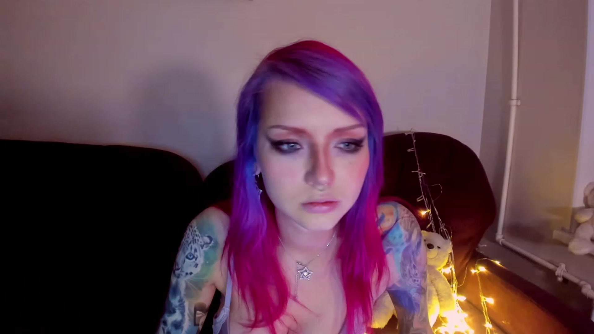 Gallery image thumbnail from LoreLaye1's myfreecams stream on, 11/27/2022, 03:40 image 18 of 20