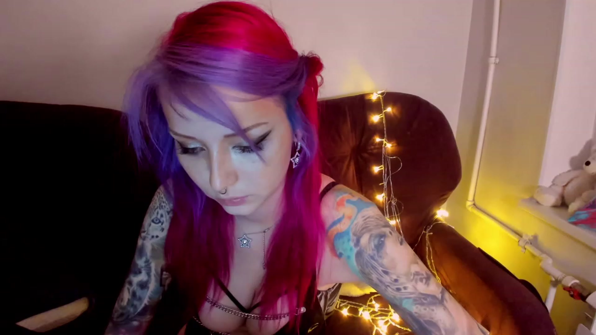 Gallery image thumbnail from LoreLaye1's myfreecams stream on, 11/29/2022, 08:19 image 15 of 20