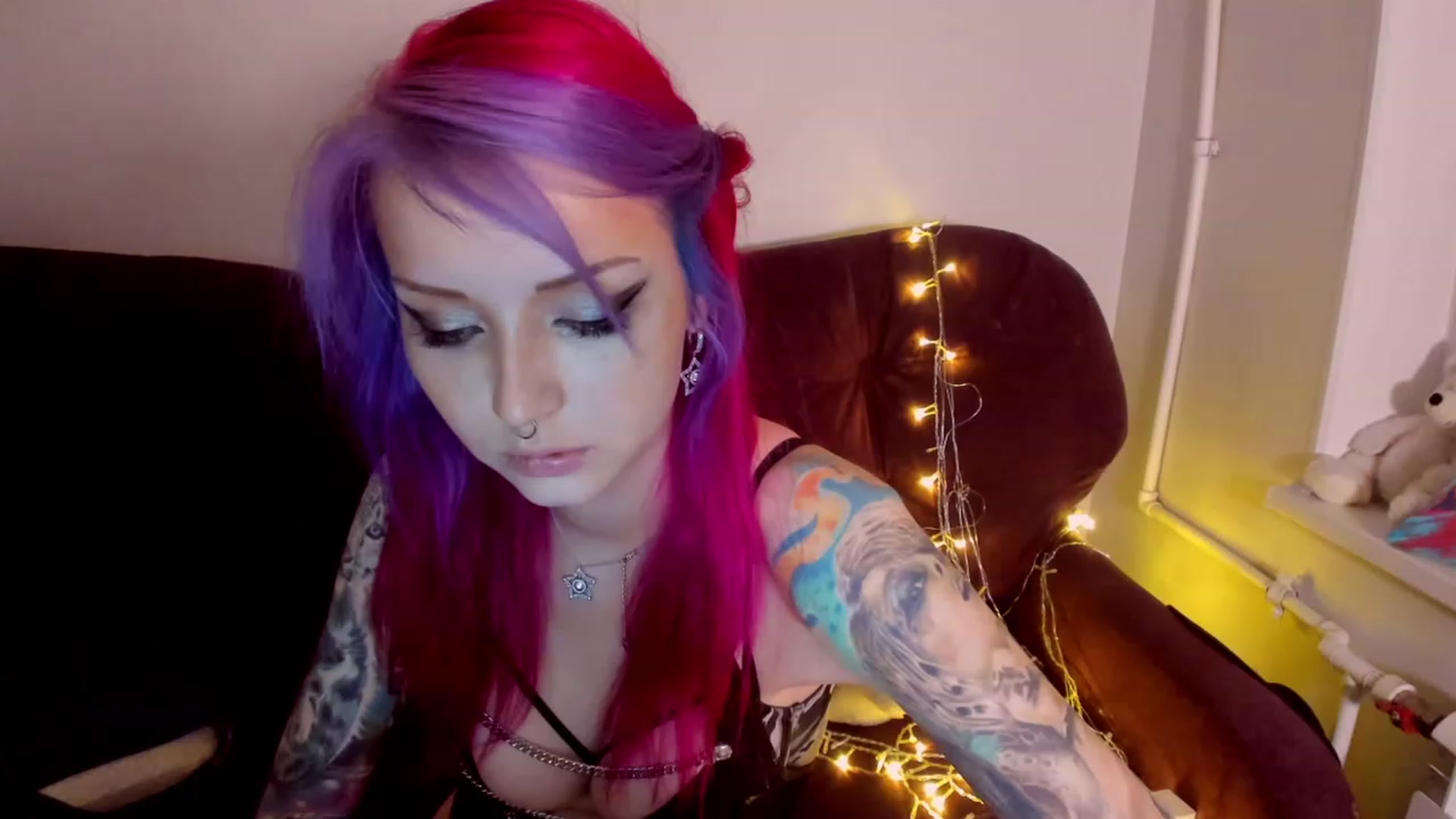 Gallery image thumbnail from LoreLaye1's myfreecams stream on, 11/29/2022, 08:19 image 13 of 20