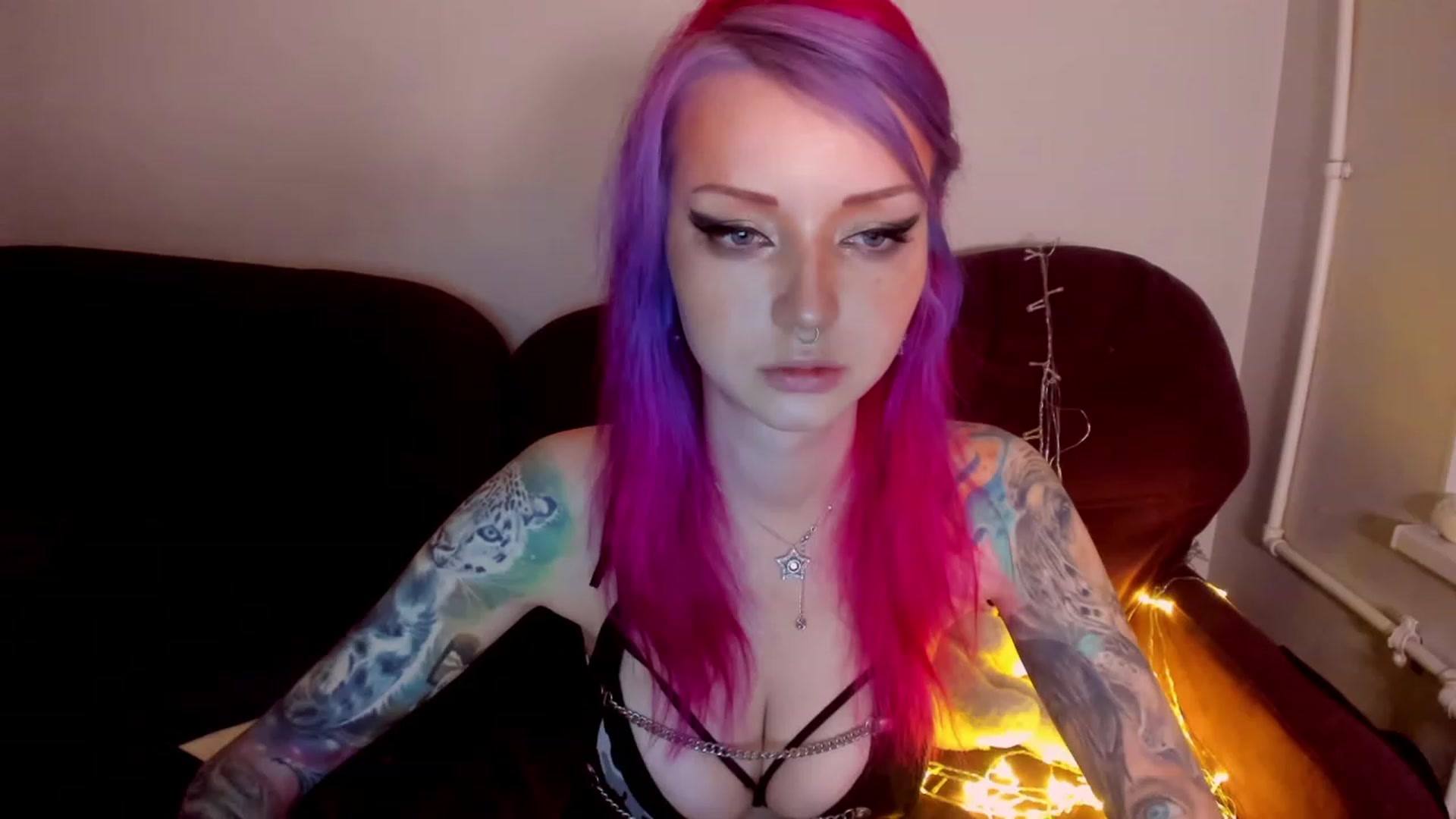 Gallery image thumbnail from LoreLaye1's myfreecams stream on, 11/29/2022, 09:41 image 8 of 20