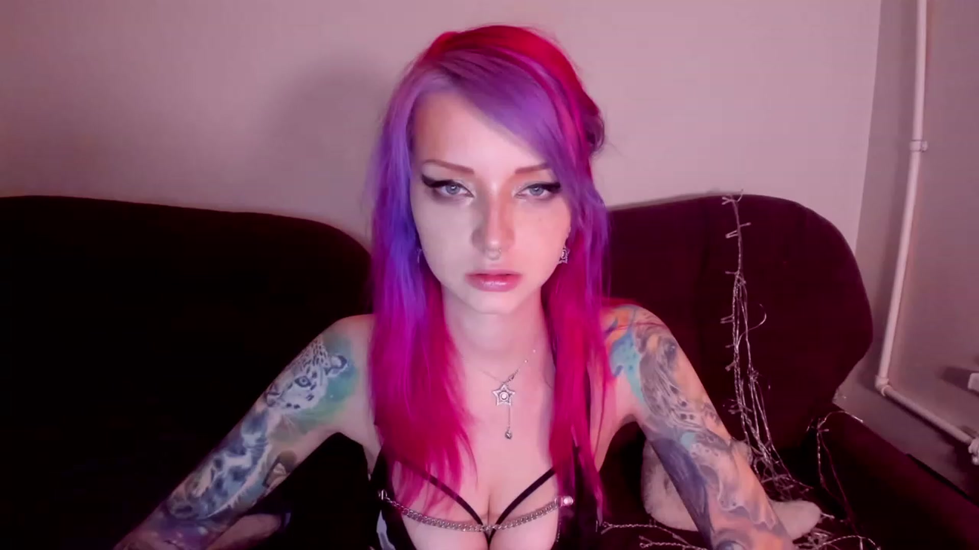 Gallery image thumbnail from LoreLaye1's myfreecams stream on, 11/29/2022, 10:47 image 18 of 20