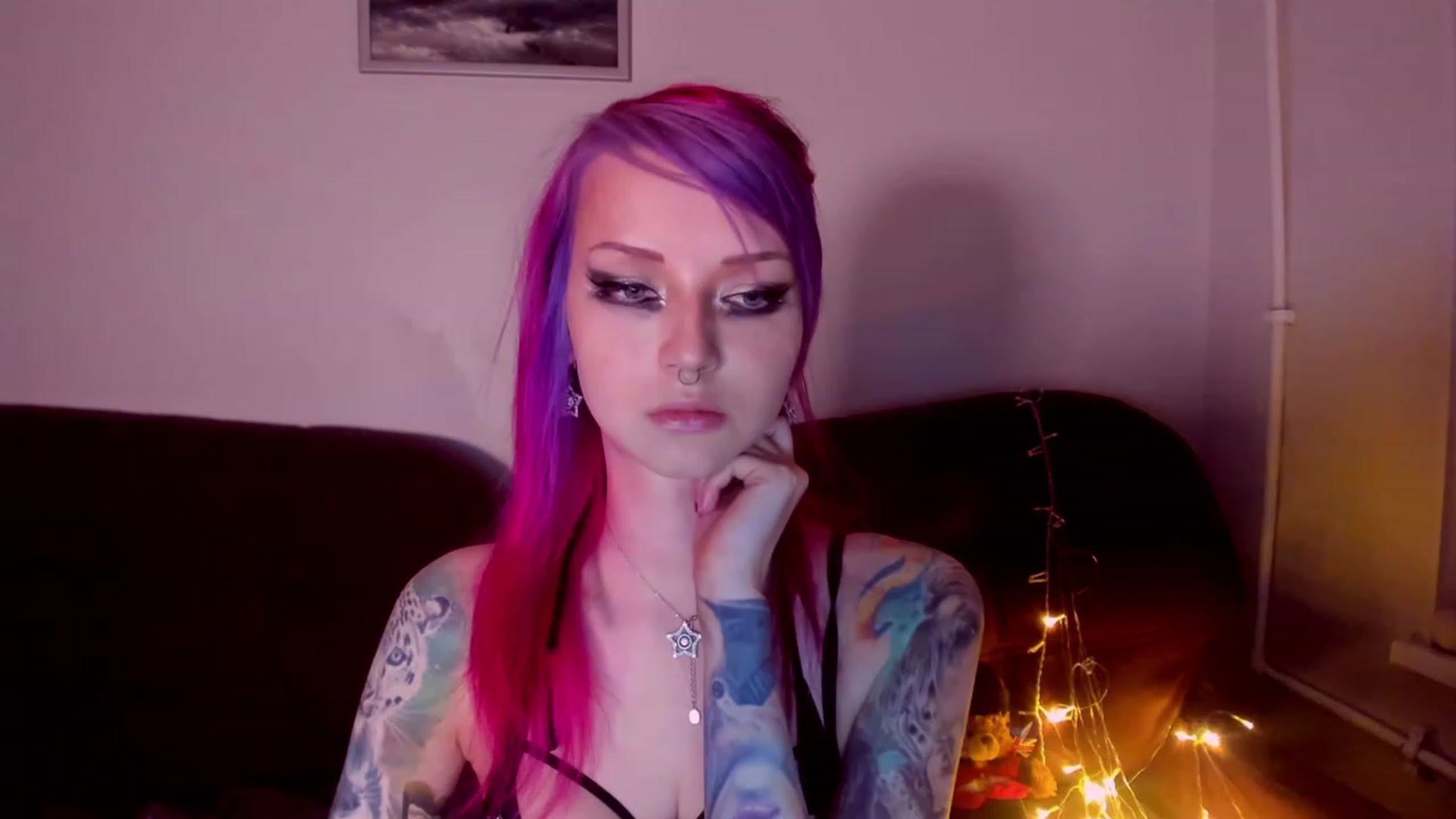 Gallery image thumbnail from LoreLaye1's myfreecams stream on, 11/29/2022, 16:49 image 8 of 20