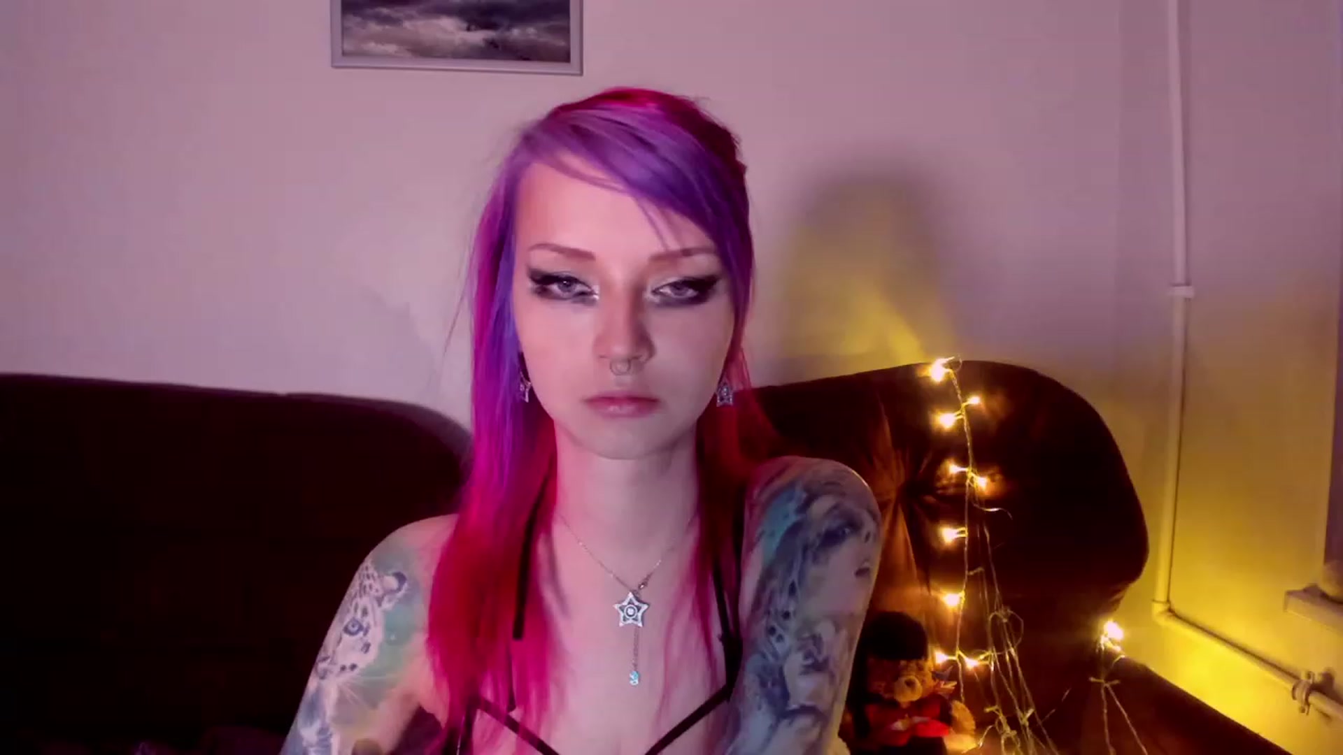 Gallery image thumbnail from LoreLaye1's myfreecams stream on, 11/29/2022, 16:49 image 9 of 20