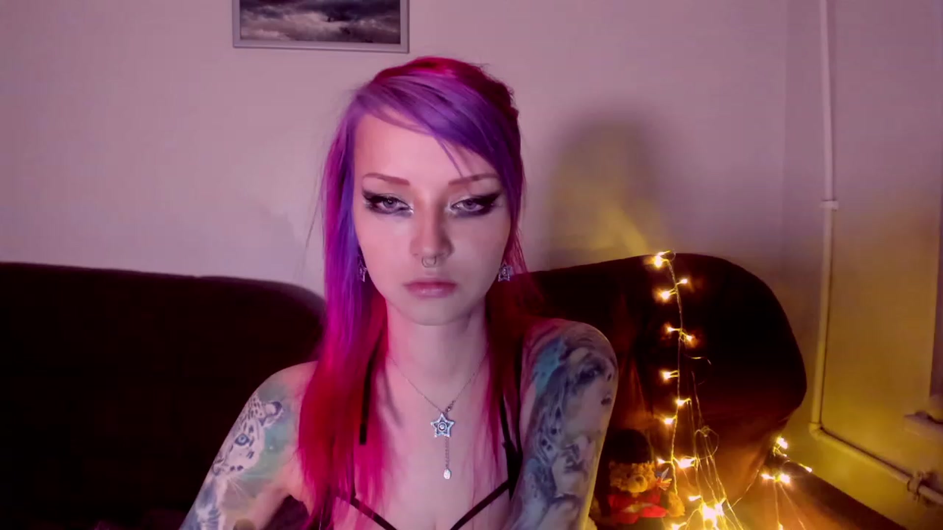 Gallery image thumbnail from LoreLaye1's myfreecams stream on, 11/29/2022, 16:49 image 6 of 20