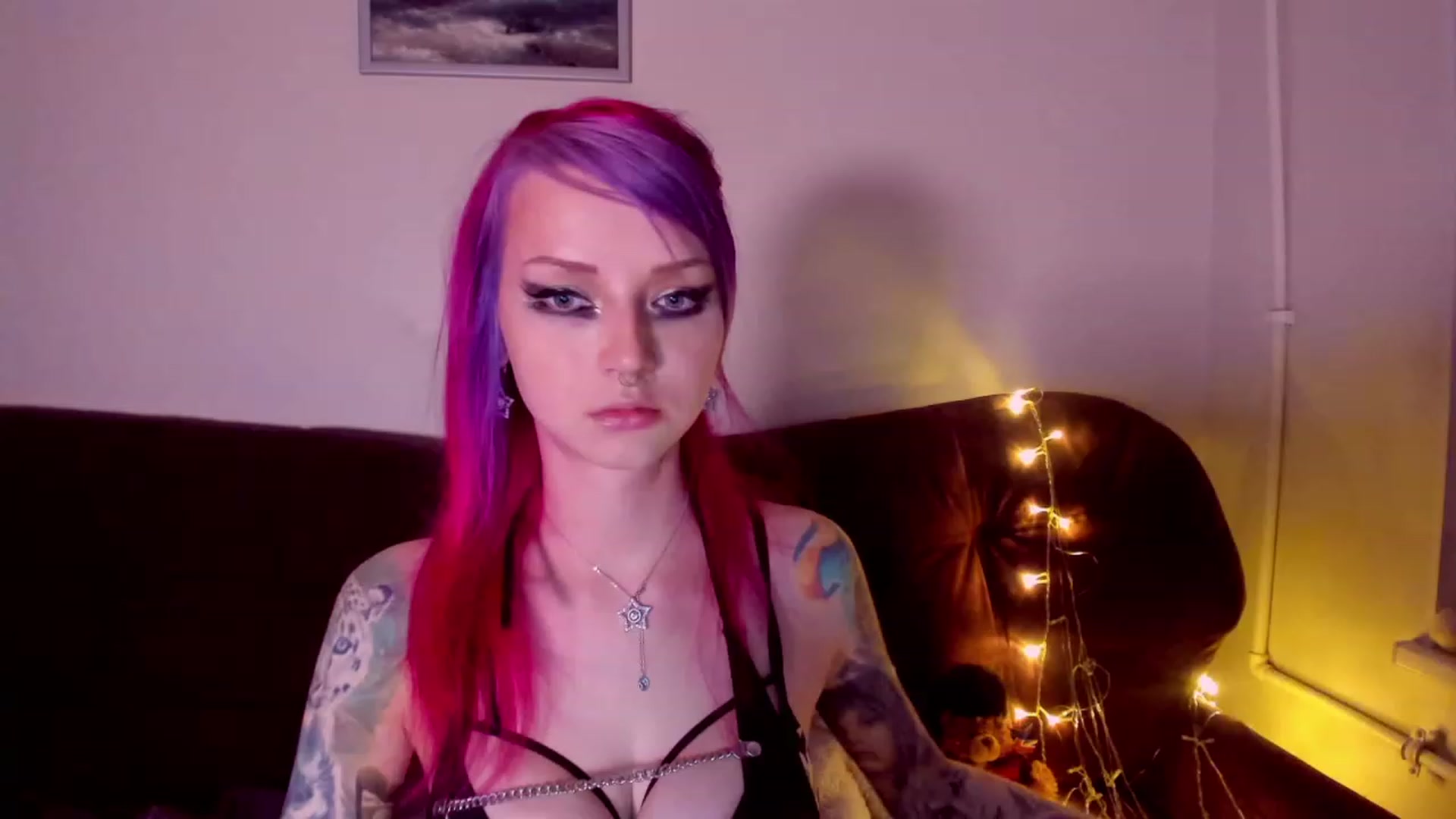 Gallery image thumbnail from LoreLaye1's myfreecams stream on, 11/29/2022, 16:49 image 5 of 20