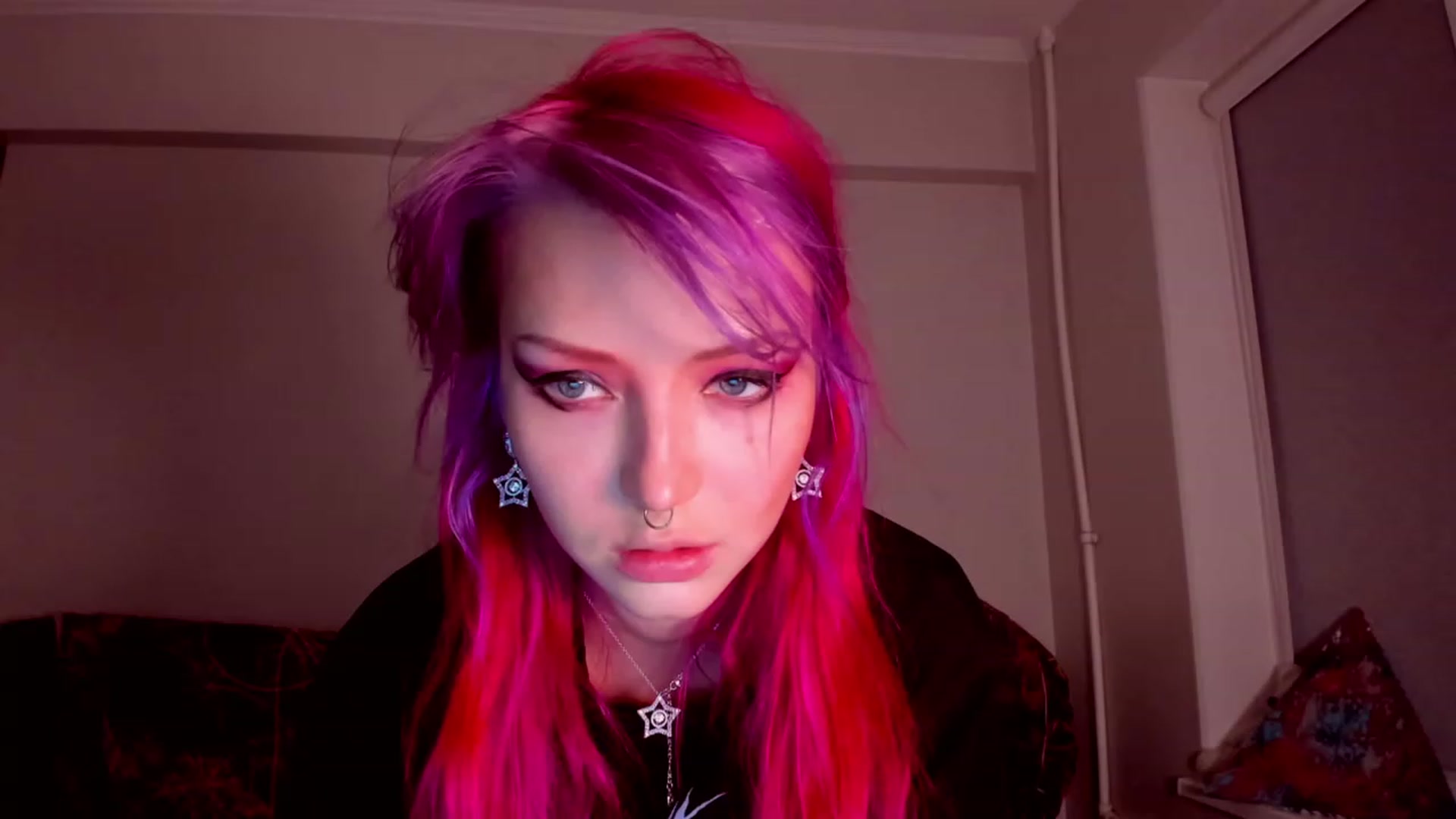 Gallery image thumbnail from LoreLaye1's myfreecams stream on, 12/05/2022, 13:54 image 2 of 20