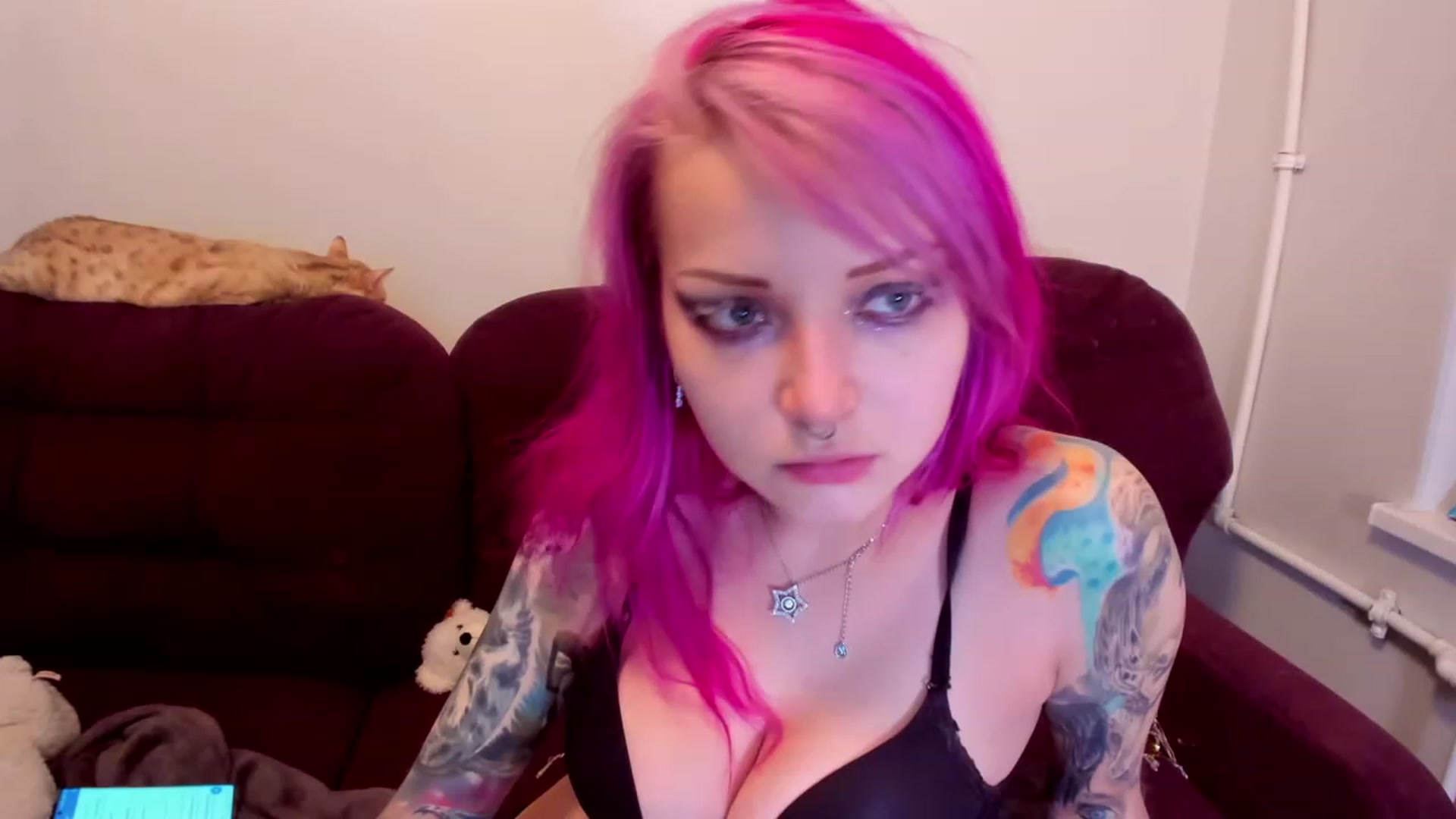 Gallery image thumbnail from LoreLaye1's myfreecams stream on, 01/01/2023, 14:12 image 17 of 20