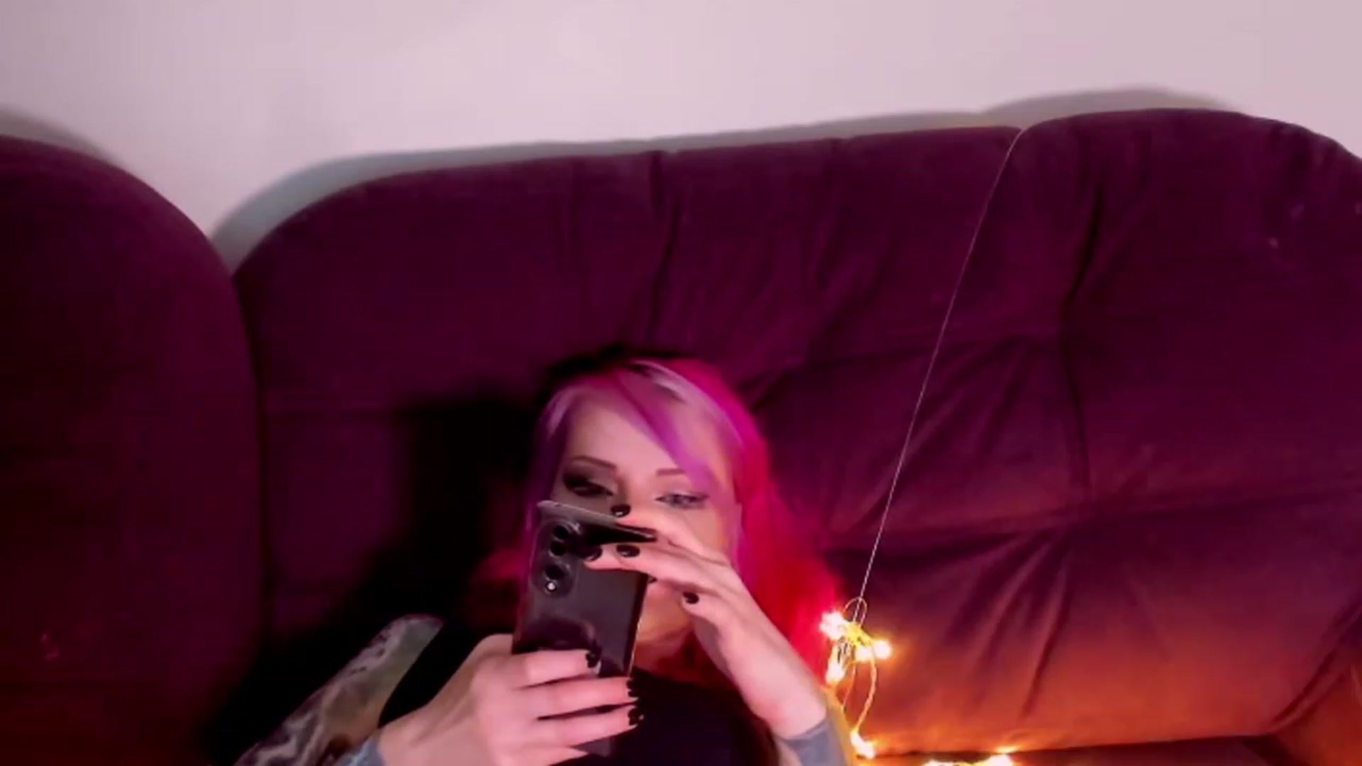 Gallery image thumbnail from LoreLaye1's myfreecams stream on, 01/02/2023, 12:18 image 15 of 20