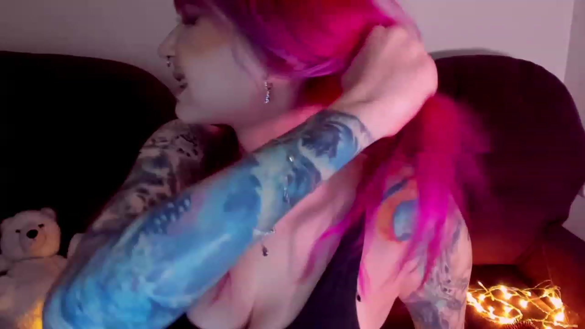 Gallery image thumbnail from LoreLaye1's myfreecams stream on, 01/02/2023, 12:18 image 18 of 20