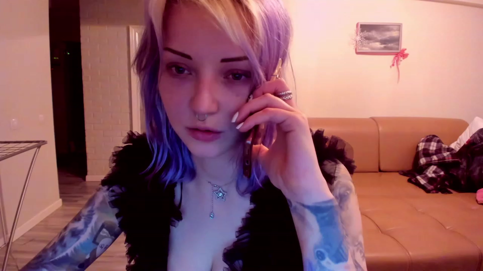 Gallery image thumbnail from LoreLaye1's myfreecams stream on, 12/23/2023, 13:40 image 10 of 20