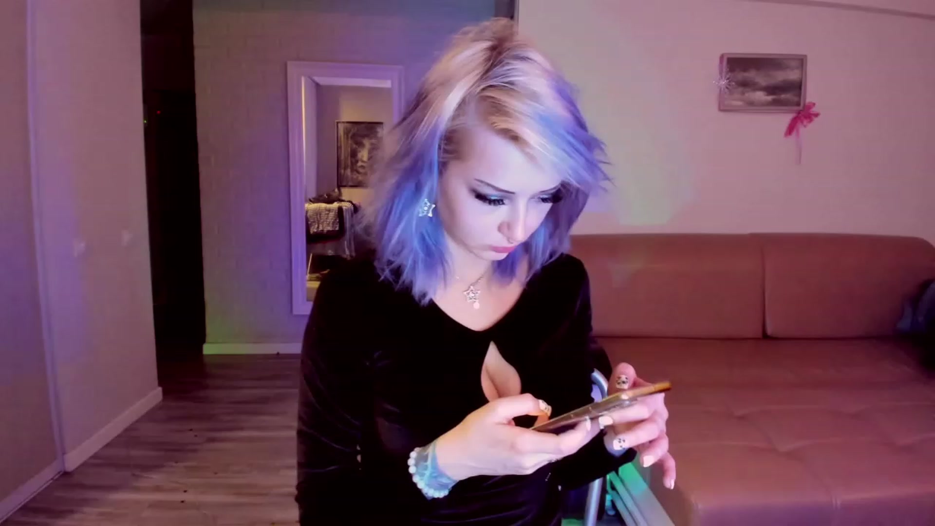 Gallery image thumbnail from LoreLaye1's myfreecams stream on, 12/24/2023, 21:30 image 10 of 20