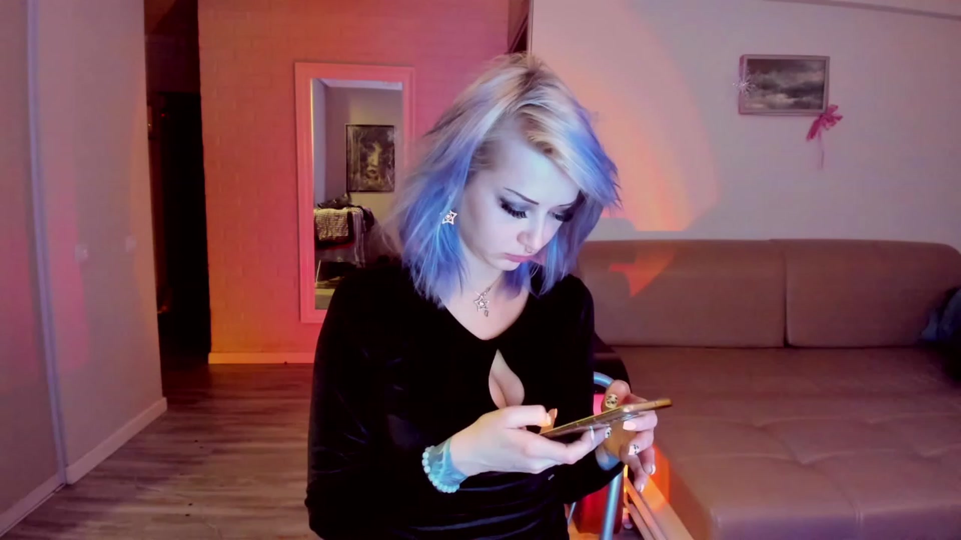 Gallery image thumbnail from LoreLaye1's myfreecams stream on, 12/24/2023, 21:30 image 5 of 20