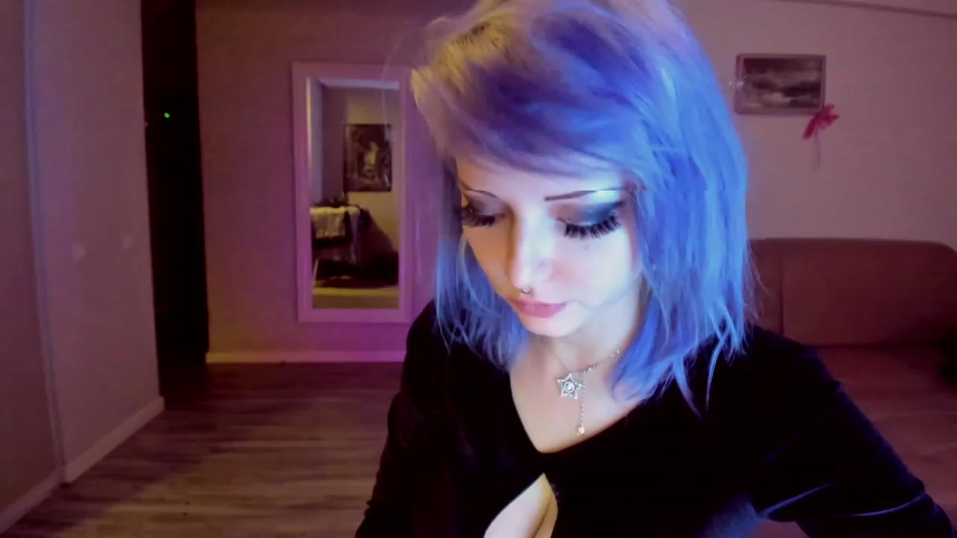 Gallery image thumbnail from LoreLaye1's myfreecams stream on, 12/24/2023, 22:22 image 12 of 20