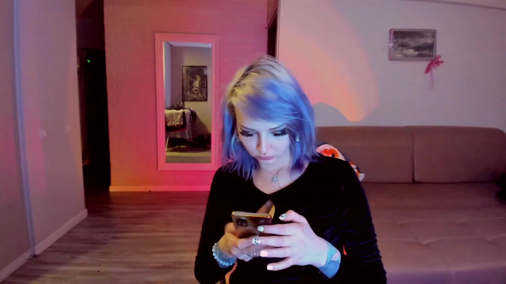 Gallery image thumbnail from LoreLaye1's myfreecams stream on, 12/24/2023, 22:22 image 4 of 20