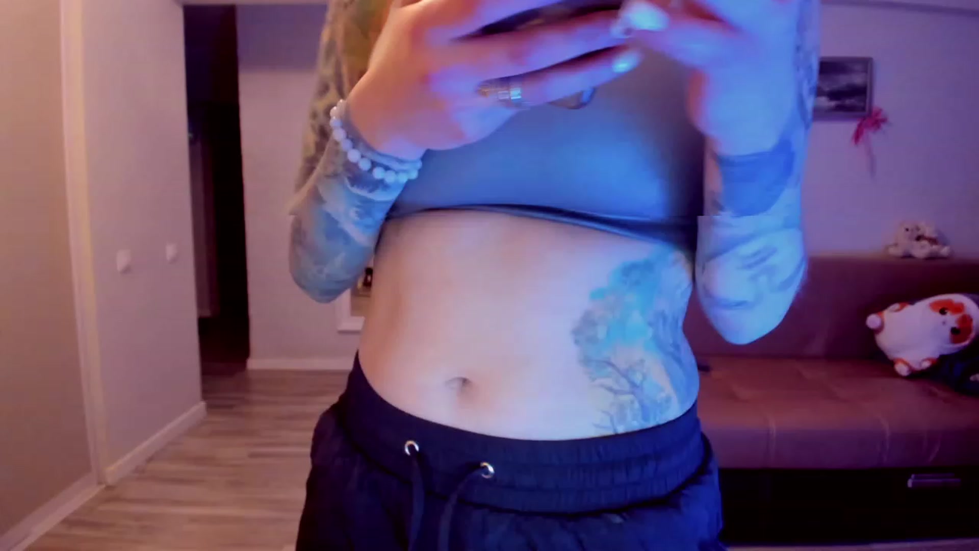 Gallery image thumbnail from LoreLaye1's myfreecams stream on, 12/27/2023, 15:33 image 17 of 20