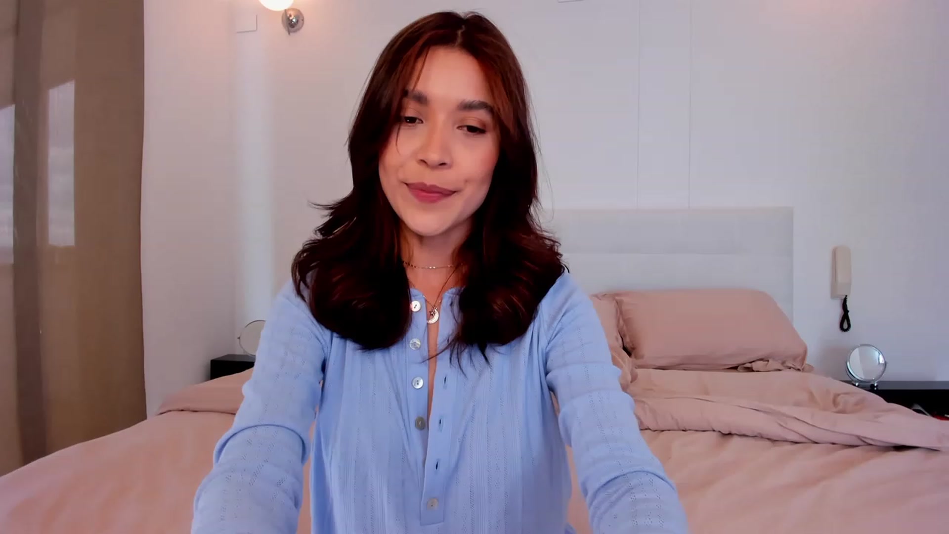 Gallery image thumbnail from Lore_23's myfreecams stream on, 01/04/2023, 16:41 image 12 of 20