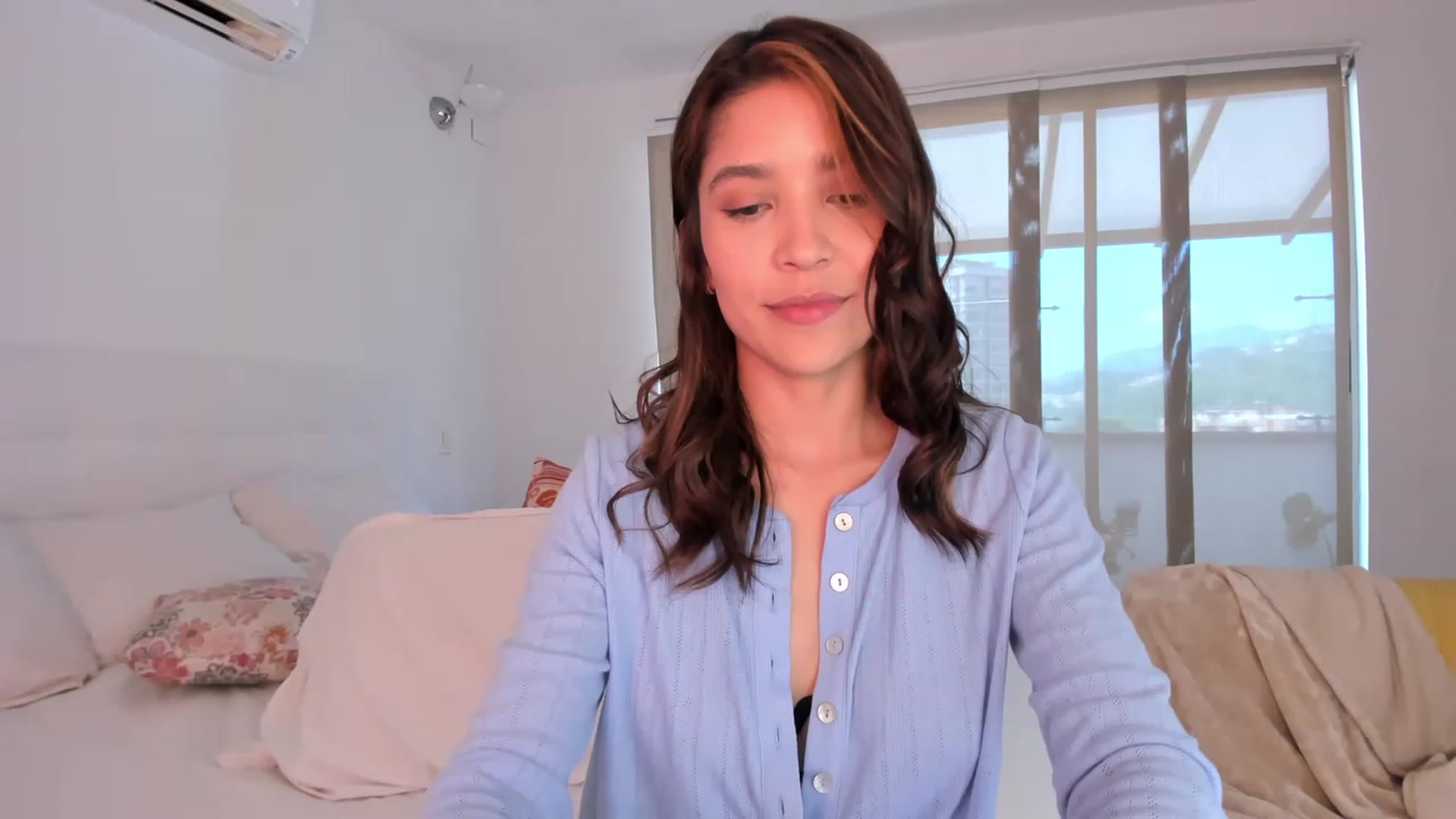 Gallery image thumbnail from Lore_23's myfreecams stream on, 01/27/2023, 18:24 image 14 of 20