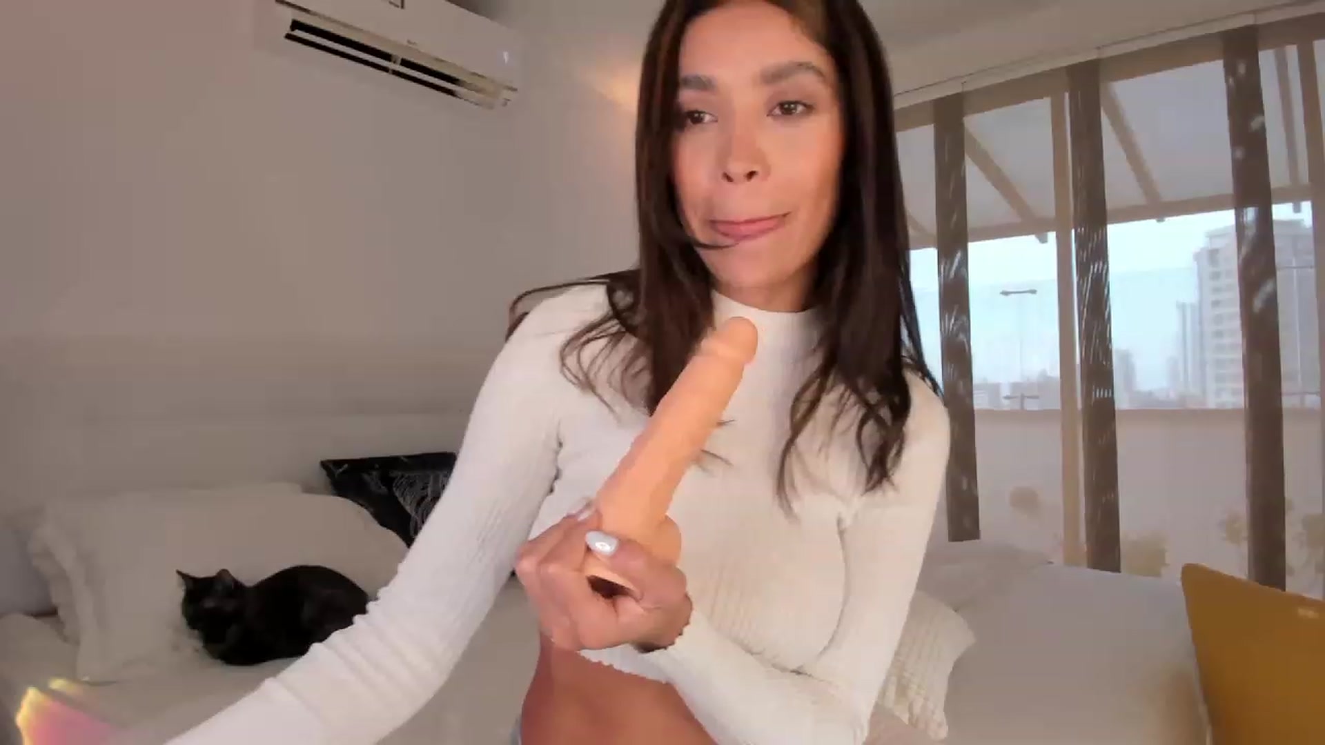 Gallery image thumbnail from Lore_23's myfreecams stream on, 02/22/2023, 20:23 image 14 of 20