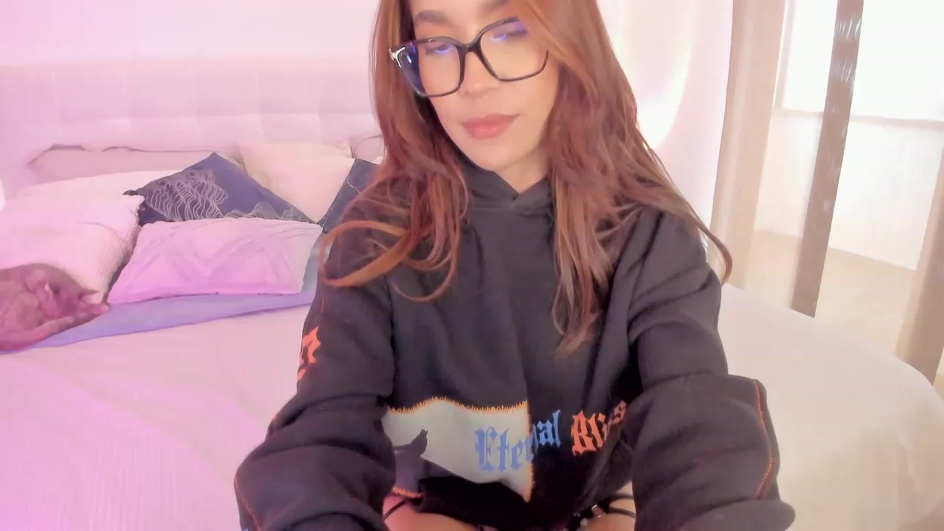 Gallery image thumbnail from Lore_23's myfreecams stream on, 06/07/2023, 15:11 image 3 of 20