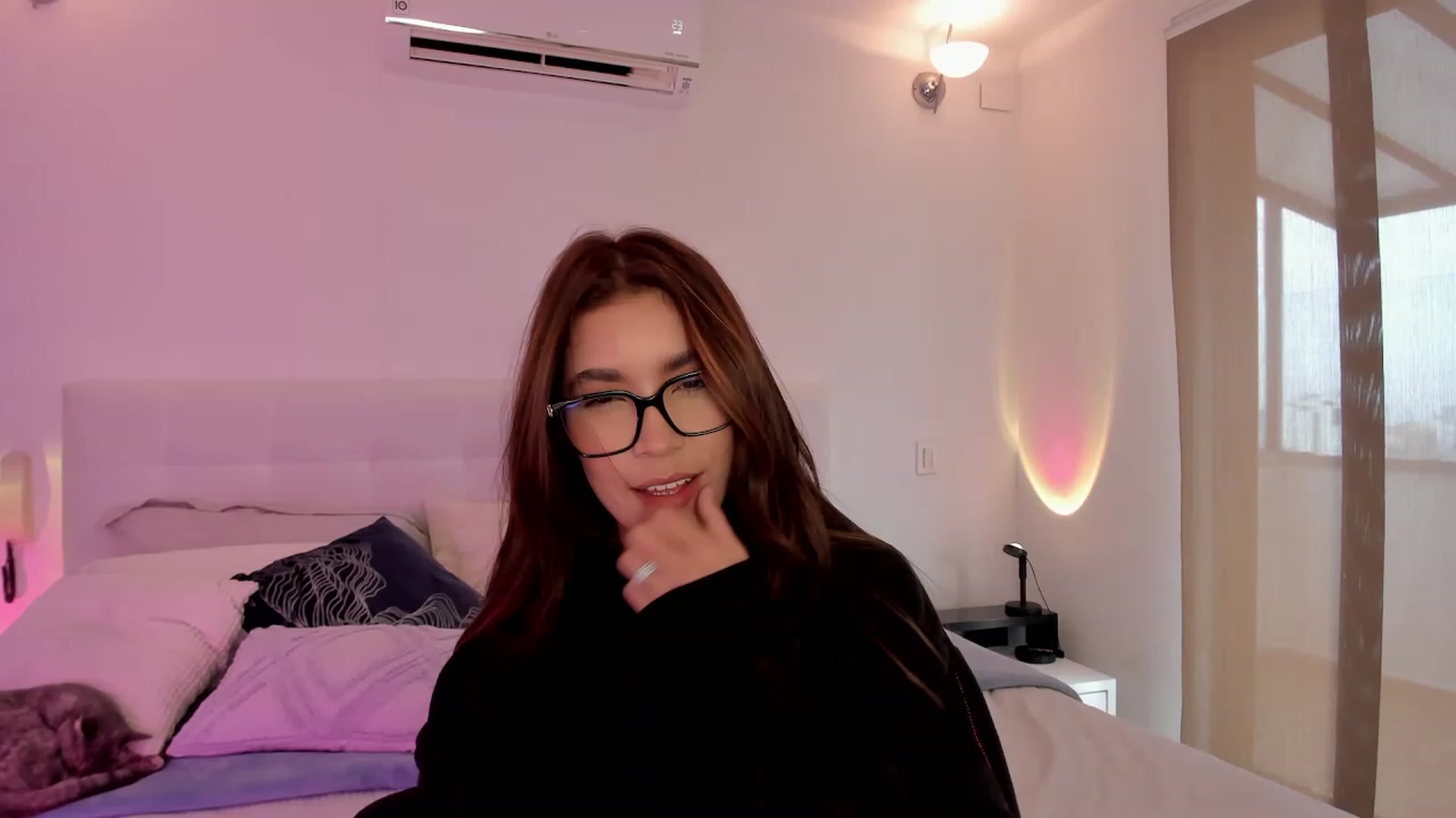 Gallery image thumbnail from Lore_23's myfreecams stream on, 06/07/2023, 15:11 image 5 of 20