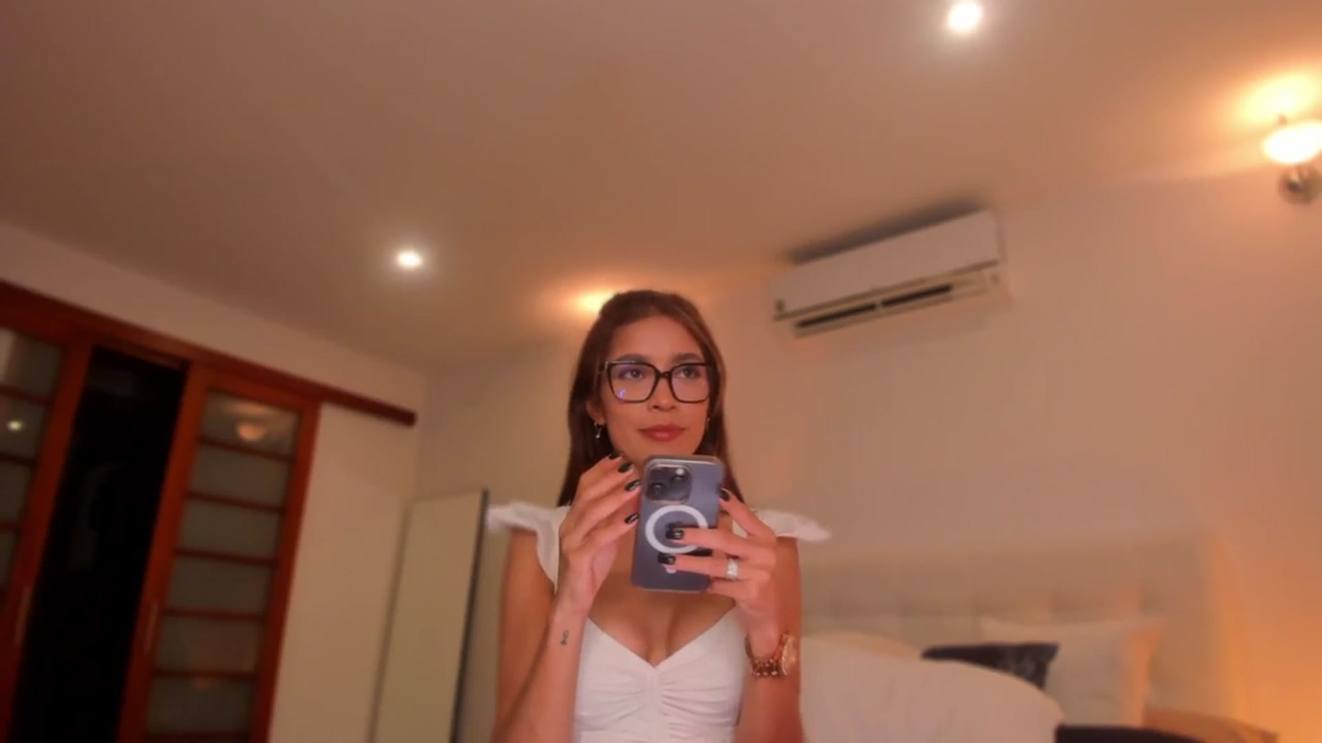 Gallery image thumbnail from Lore_23's myfreecams stream on, 08/26/2023, 24:45 image 18 of 20