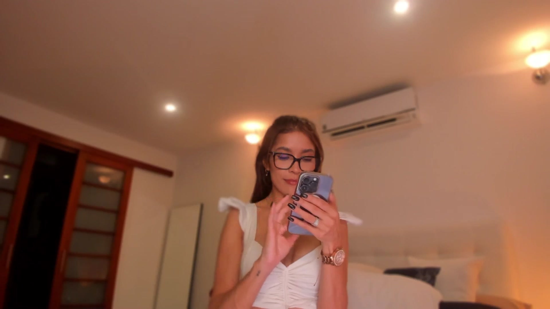 Gallery image thumbnail from Lore_23's myfreecams stream on, 08/26/2023, 24:50 image 18 of 20