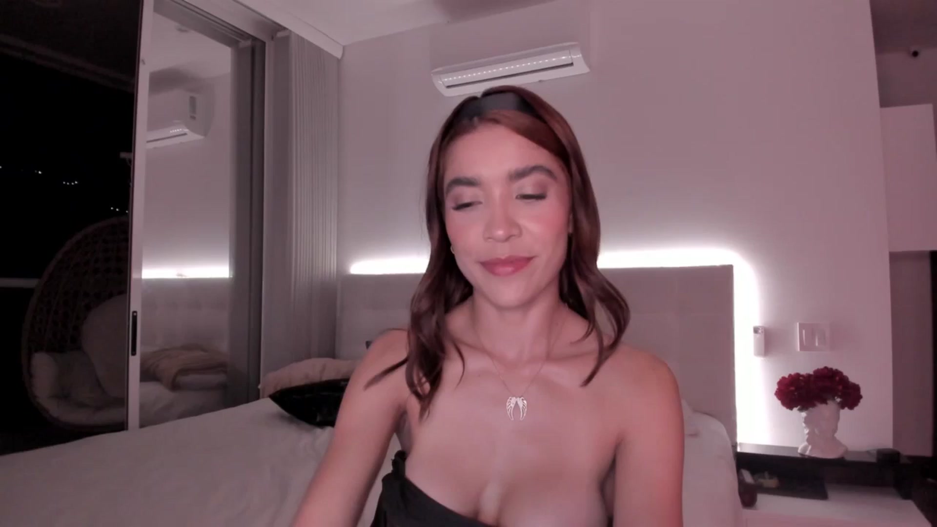 Gallery image thumbnail from Lore_23's myfreecams stream on, 11/04/2023, 07:03 image 12 of 20