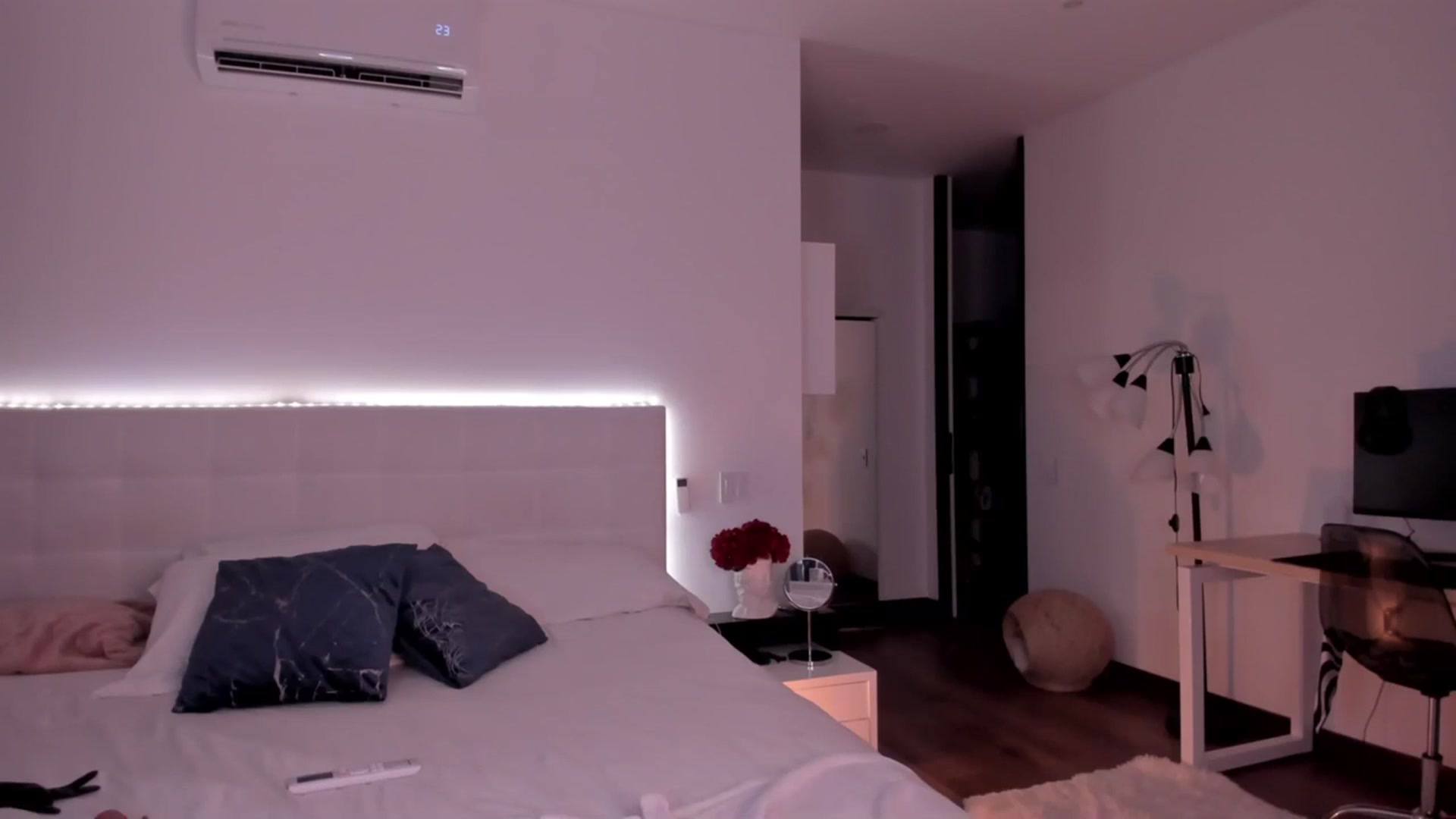 Gallery image thumbnail from Lore_23's myfreecams stream on, 11/05/2023, 04:56 image 18 of 20