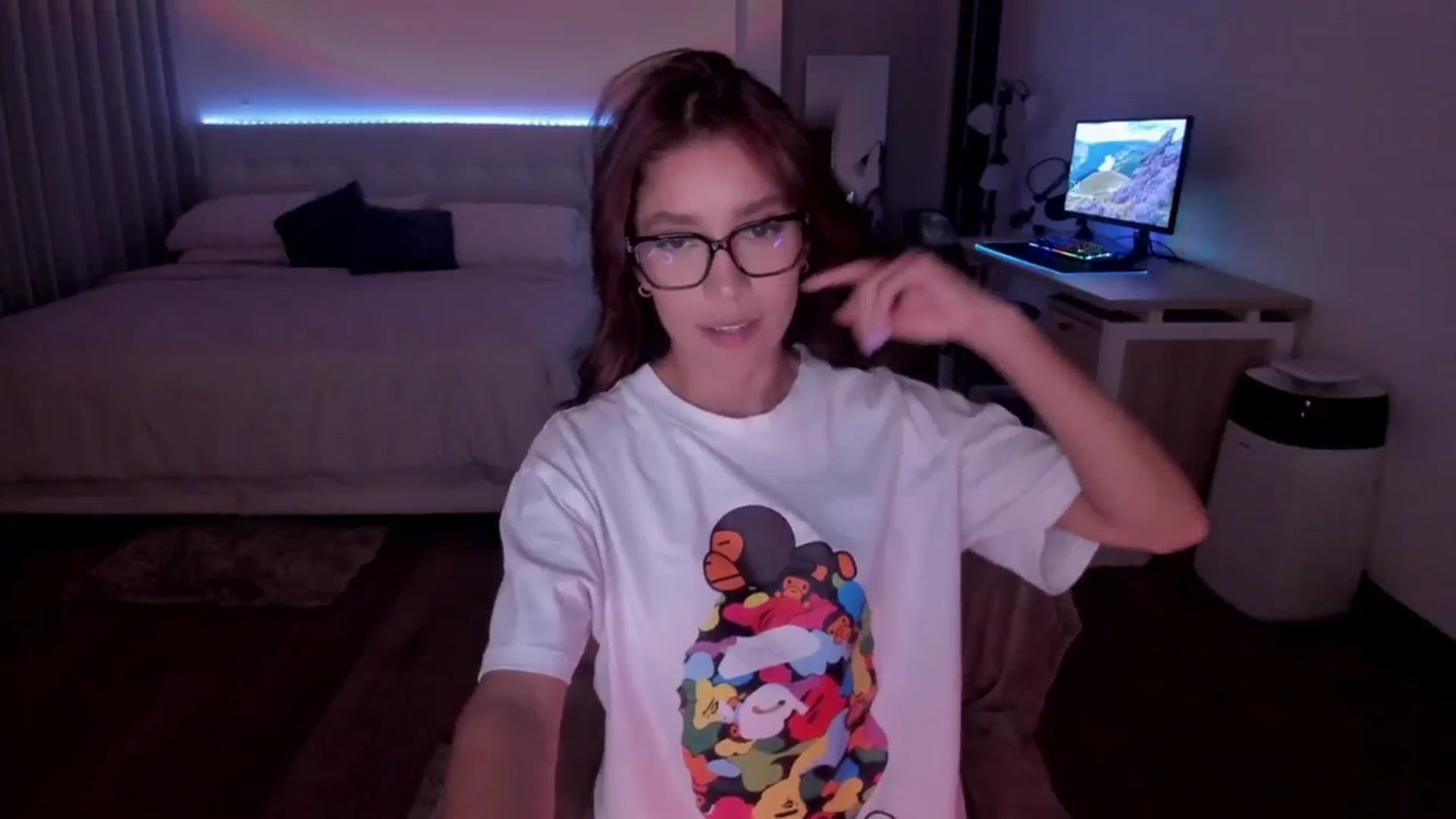 Gallery image thumbnail from Lore_23's myfreecams stream on, 12/07/2023, 02:15 image 4 of 20