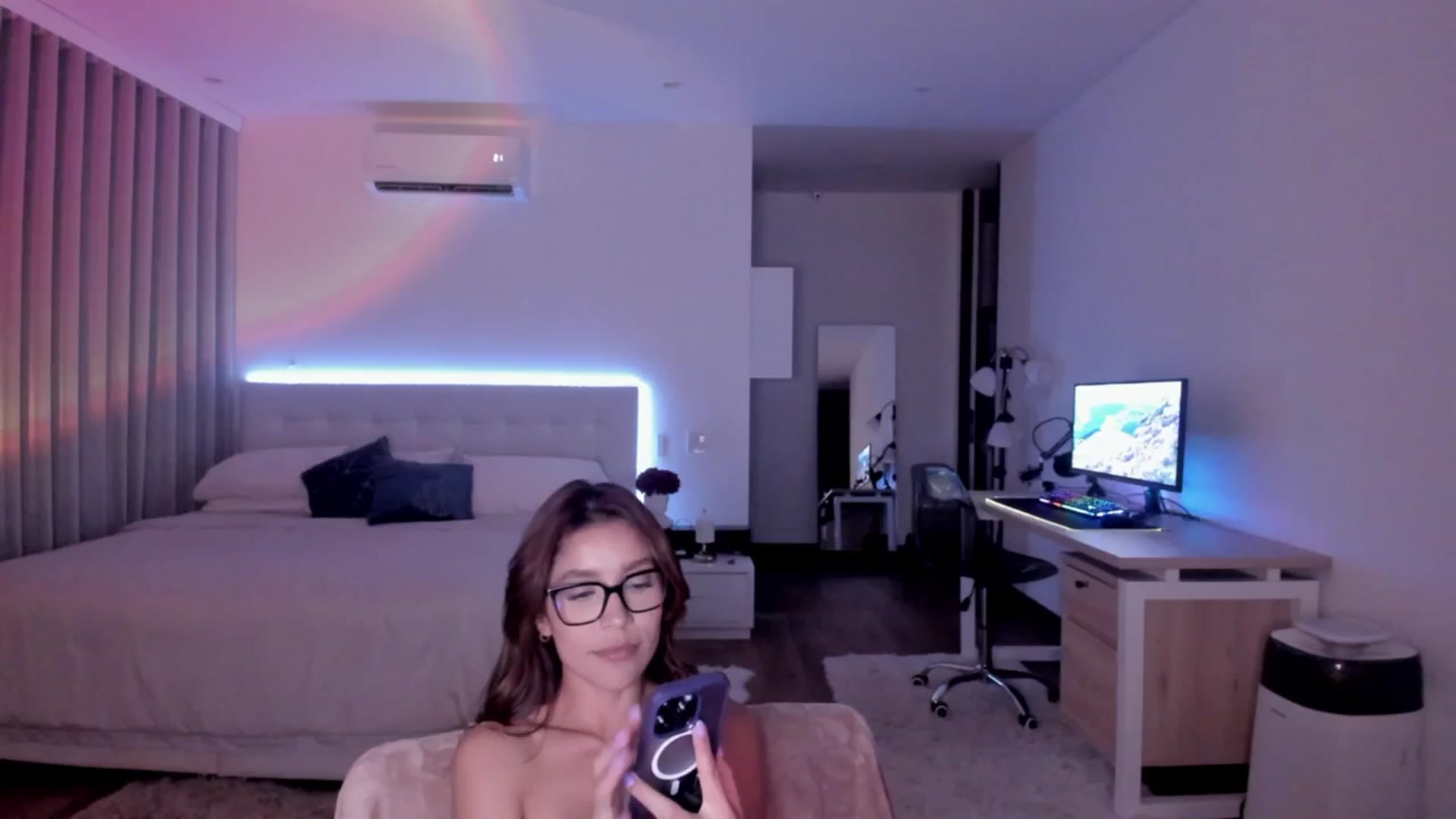 Gallery image thumbnail from Lore_23's myfreecams stream on, 12/07/2023, 02:15 image 17 of 20