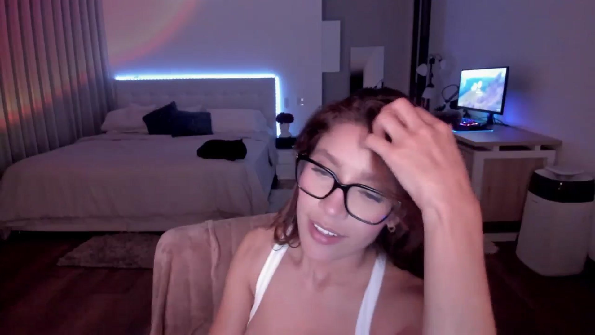 Gallery image thumbnail from Lore_23's myfreecams stream on, 12/07/2023, 05:18 image 19 of 20