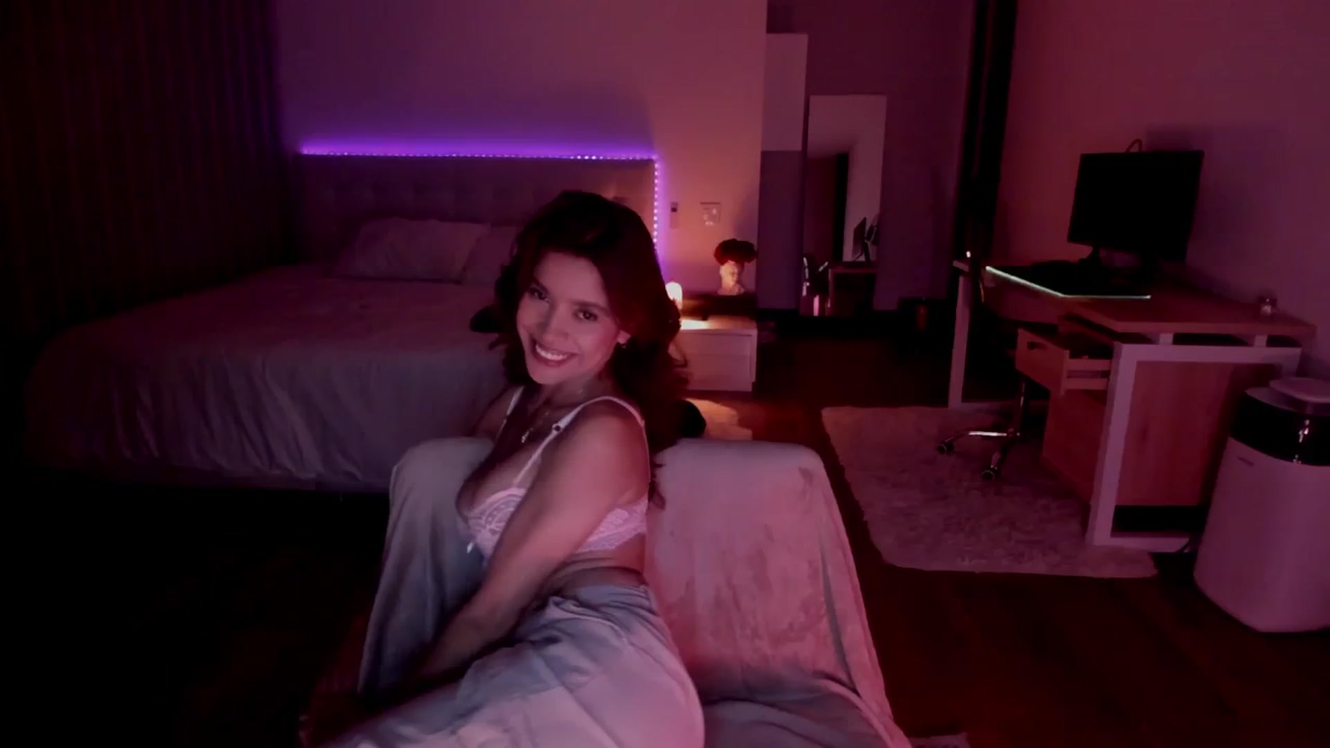 Gallery image thumbnail from Lore_23's myfreecams stream on, 12/15/2023, 08:26 image 4 of 20