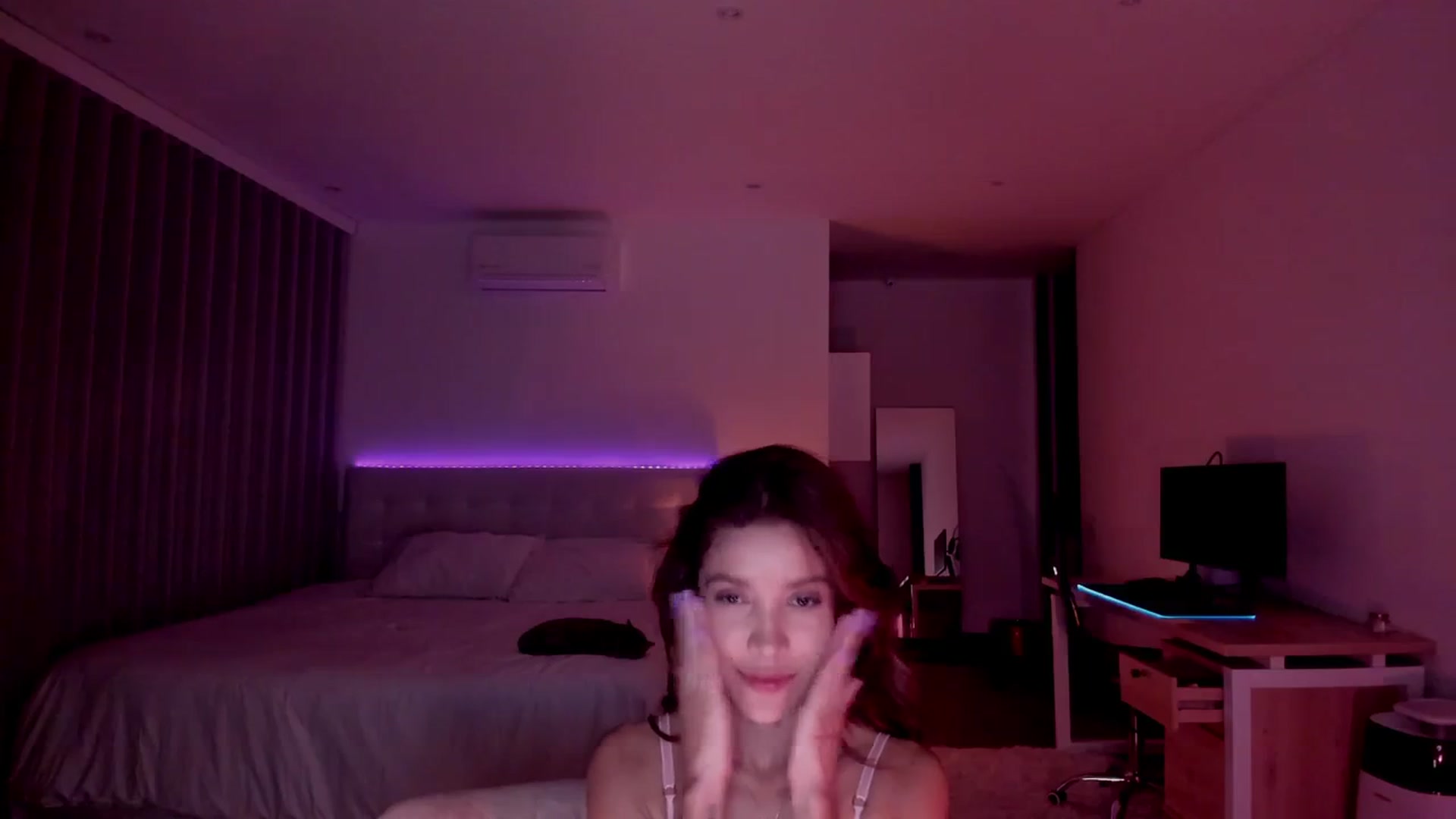 Gallery image thumbnail from Lore_23's myfreecams stream on, 12/15/2023, 08:26 image 3 of 20