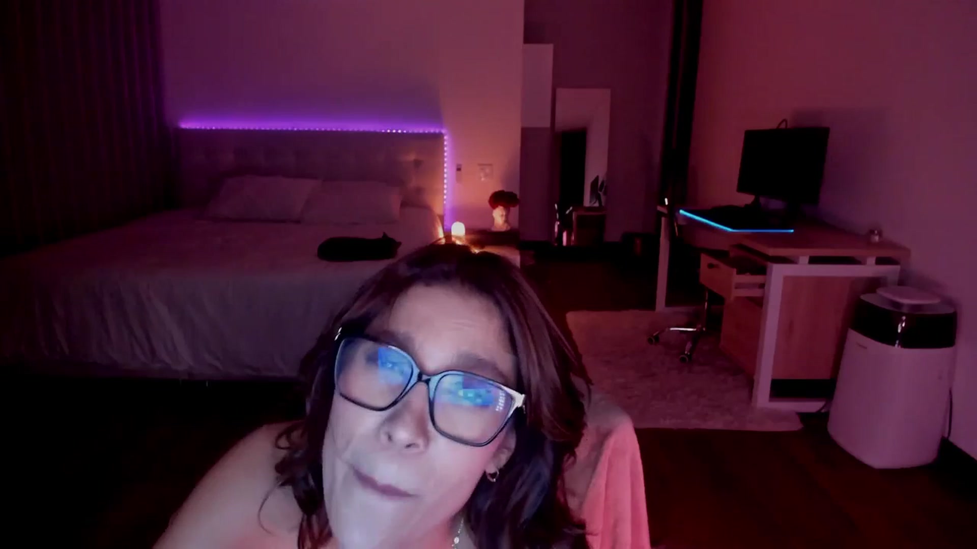 Gallery image thumbnail from Lore_23's myfreecams stream on, 12/15/2023, 09:39 image 6 of 20