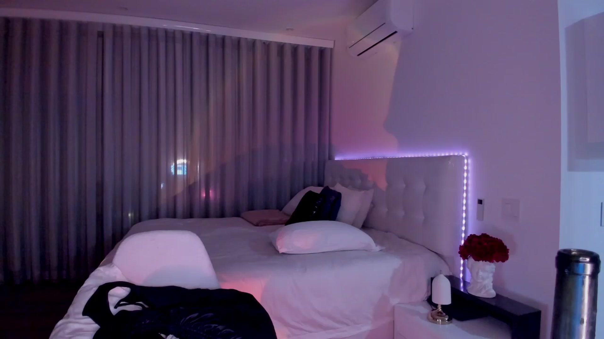 Gallery image thumbnail from Lore_23's myfreecams stream on, 12/19/2023, 05:14 image 19 of 20