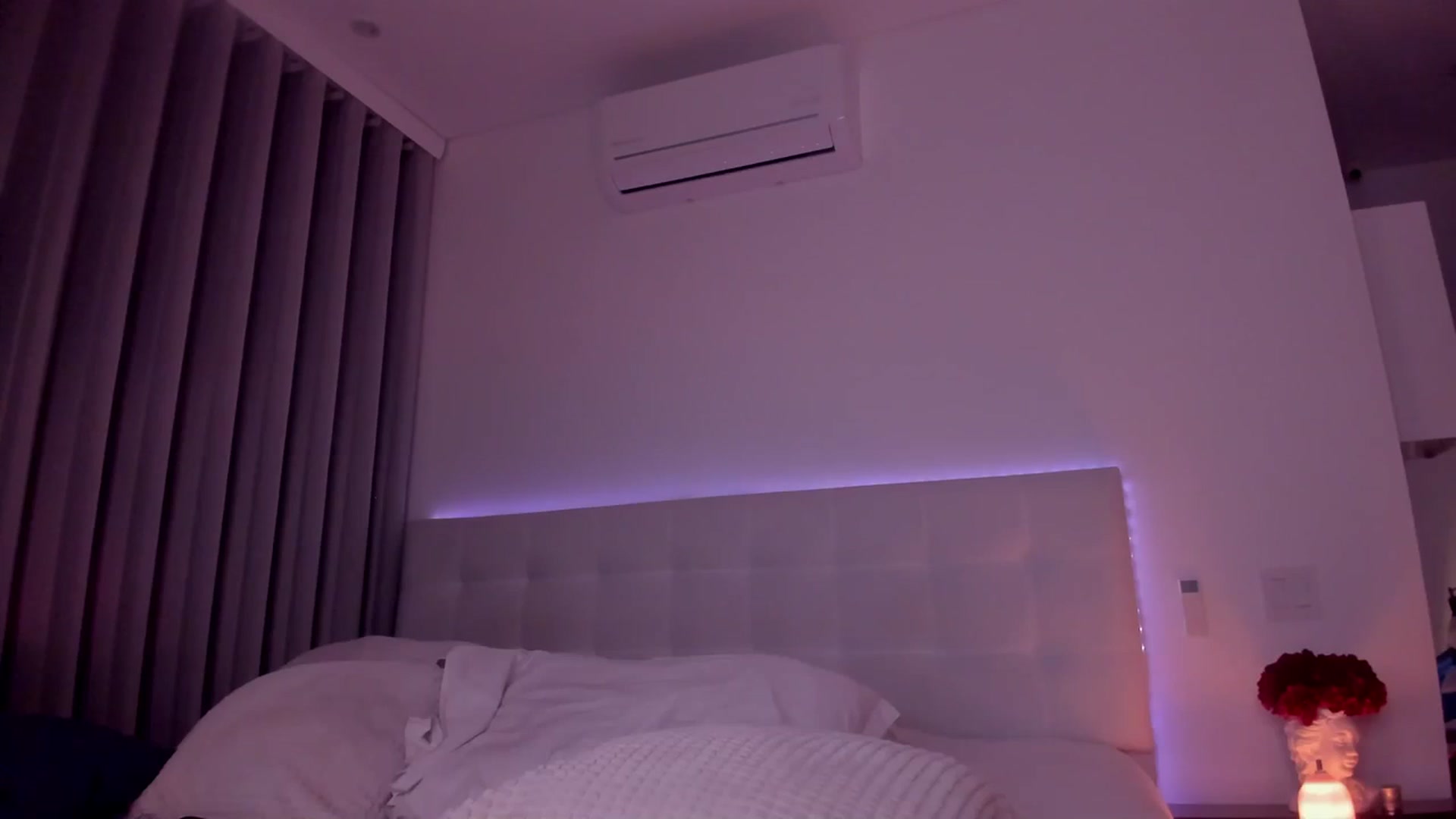 Gallery image thumbnail from Lore_23's myfreecams stream on, 12/20/2023, 04:02 image 3 of 20