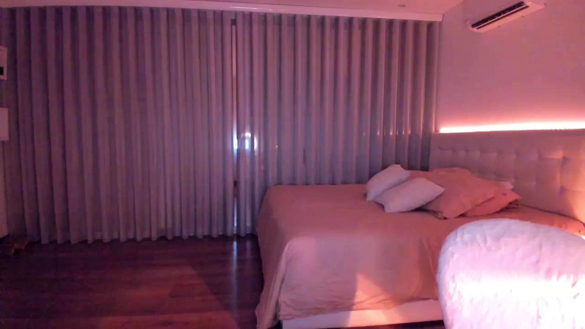 Gallery image thumbnail from Lore_23's myfreecams stream on, 01/30/2024, 02:38 image 17 of 20