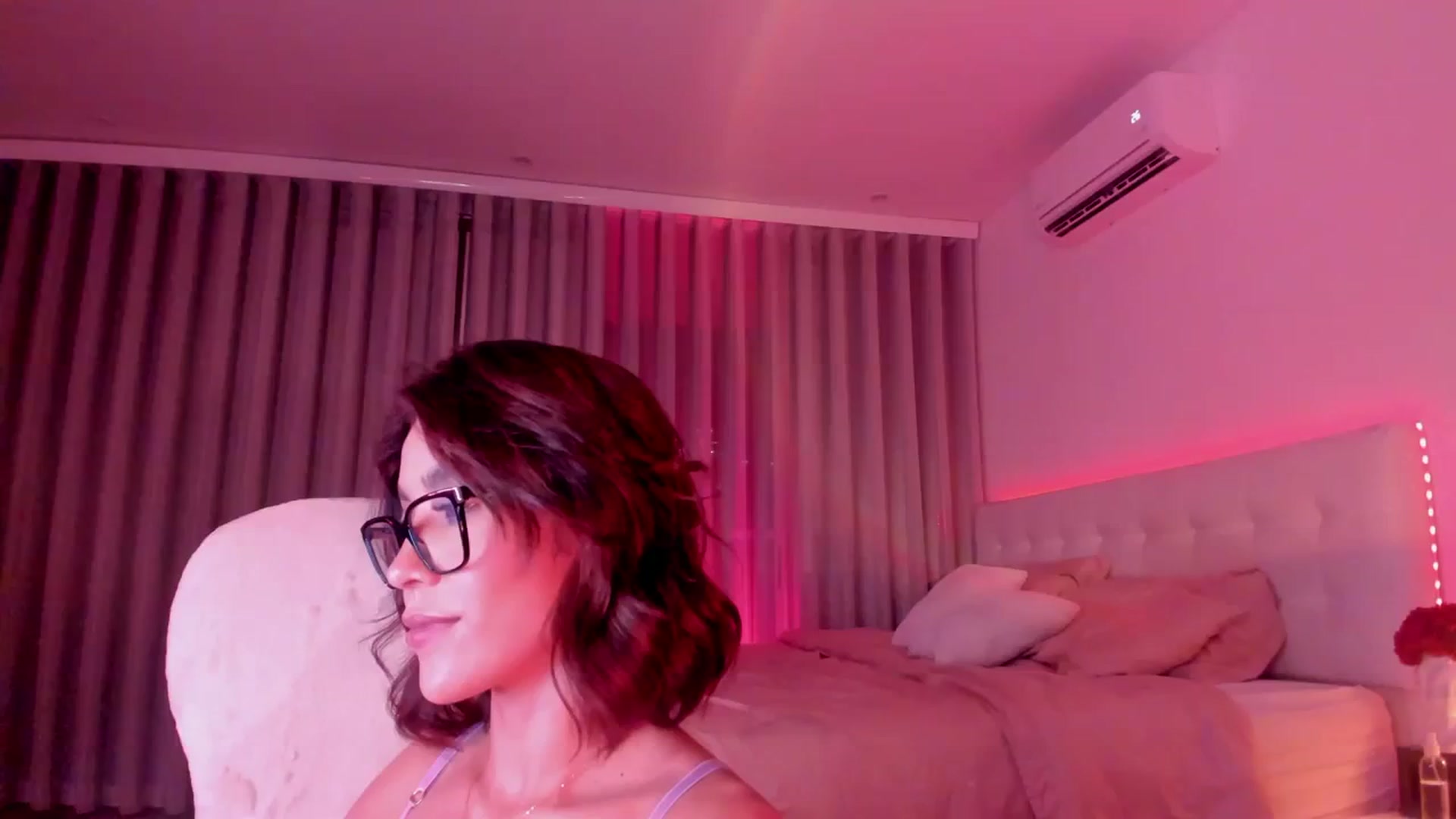 Gallery image thumbnail from Lore_23's myfreecams stream on, 02/07/2024, 03:35 image 14 of 20