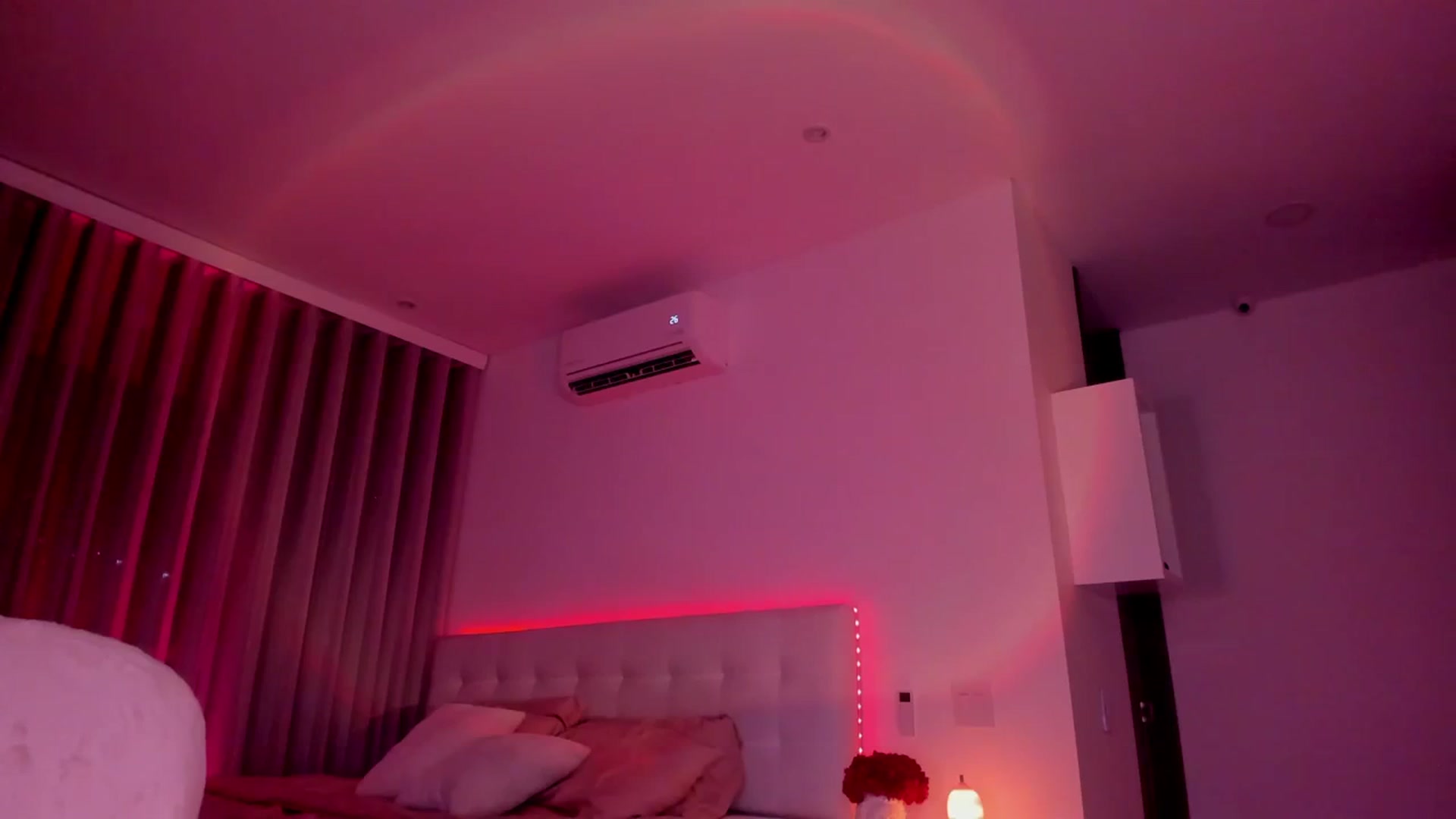 Gallery image thumbnail from Lore_23's myfreecams stream on, 02/07/2024, 03:35 image 16 of 20