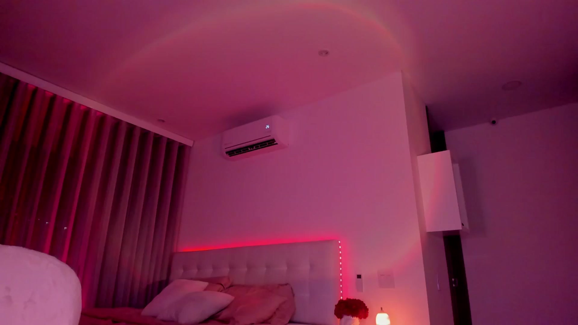 Gallery image thumbnail from Lore_23's myfreecams stream on, 02/07/2024, 03:35 image 15 of 20