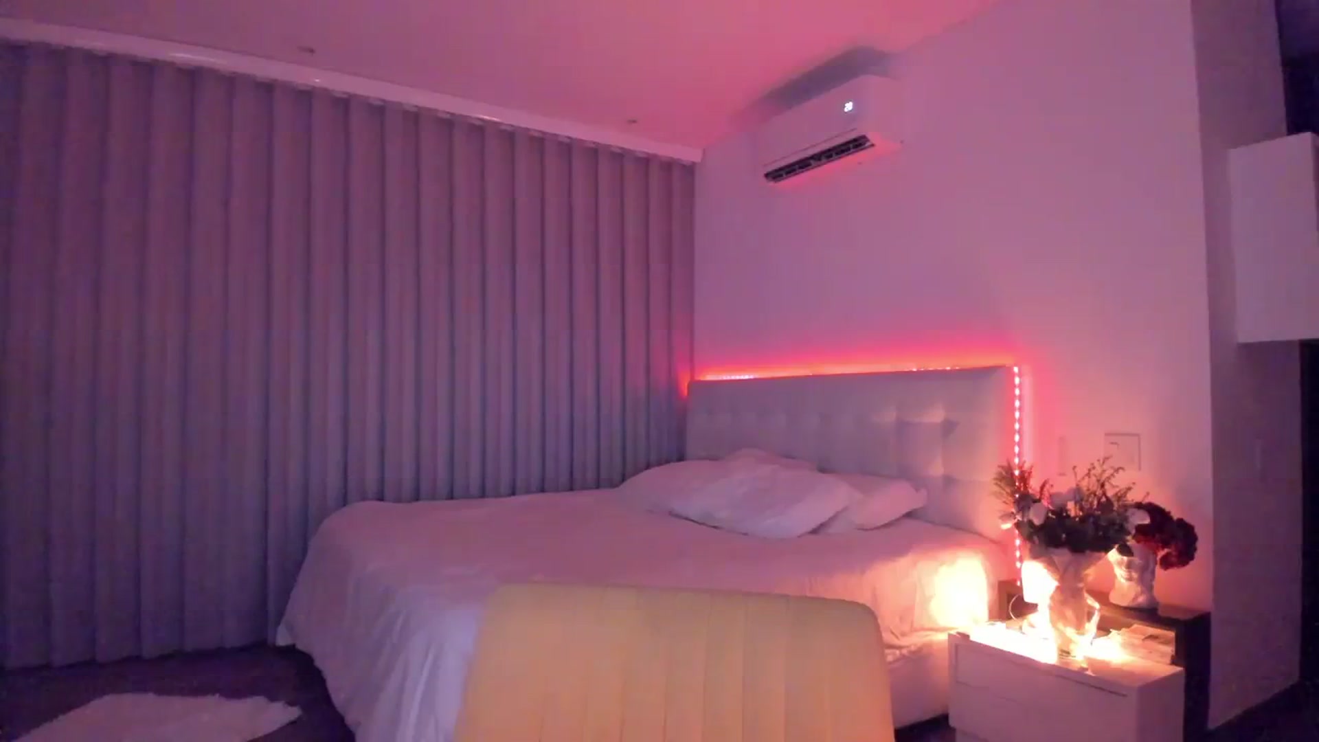 Gallery image thumbnail from Lore_23's myfreecams stream on, 02/15/2024, 07:30 image 18 of 20