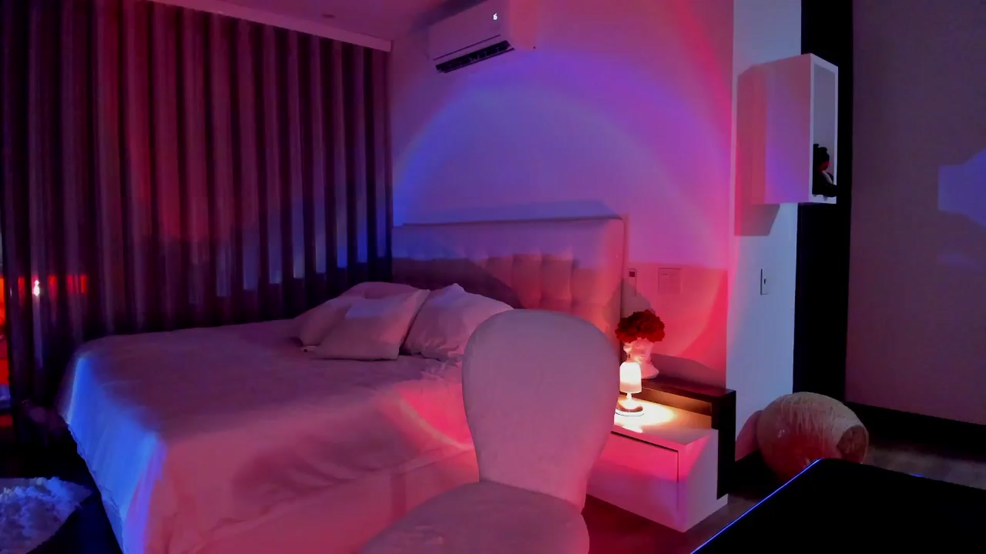 Gallery image thumbnail from Lore_23's myfreecams stream on, 03/13/2024, 06:45 image 3 of 20