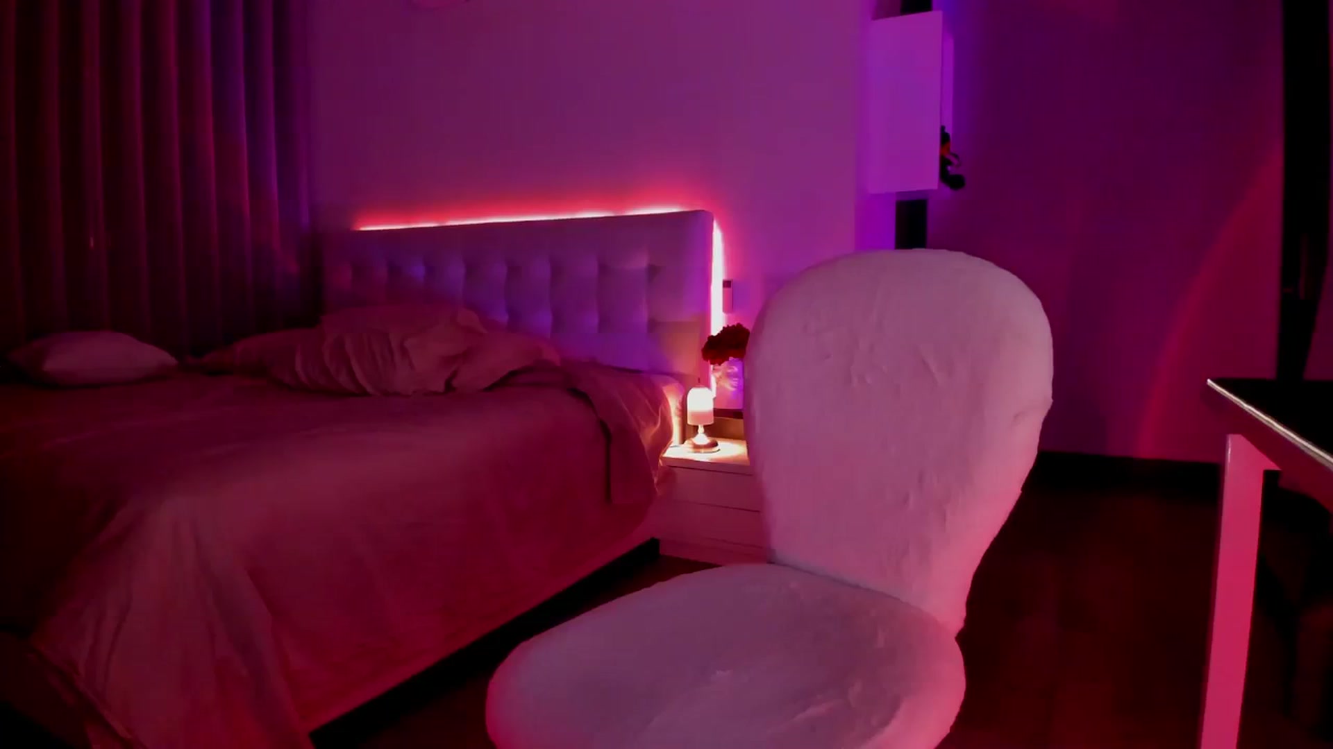 Gallery image thumbnail from Lore_23's myfreecams stream on, 03/17/2024, 08:15 image 5 of 20