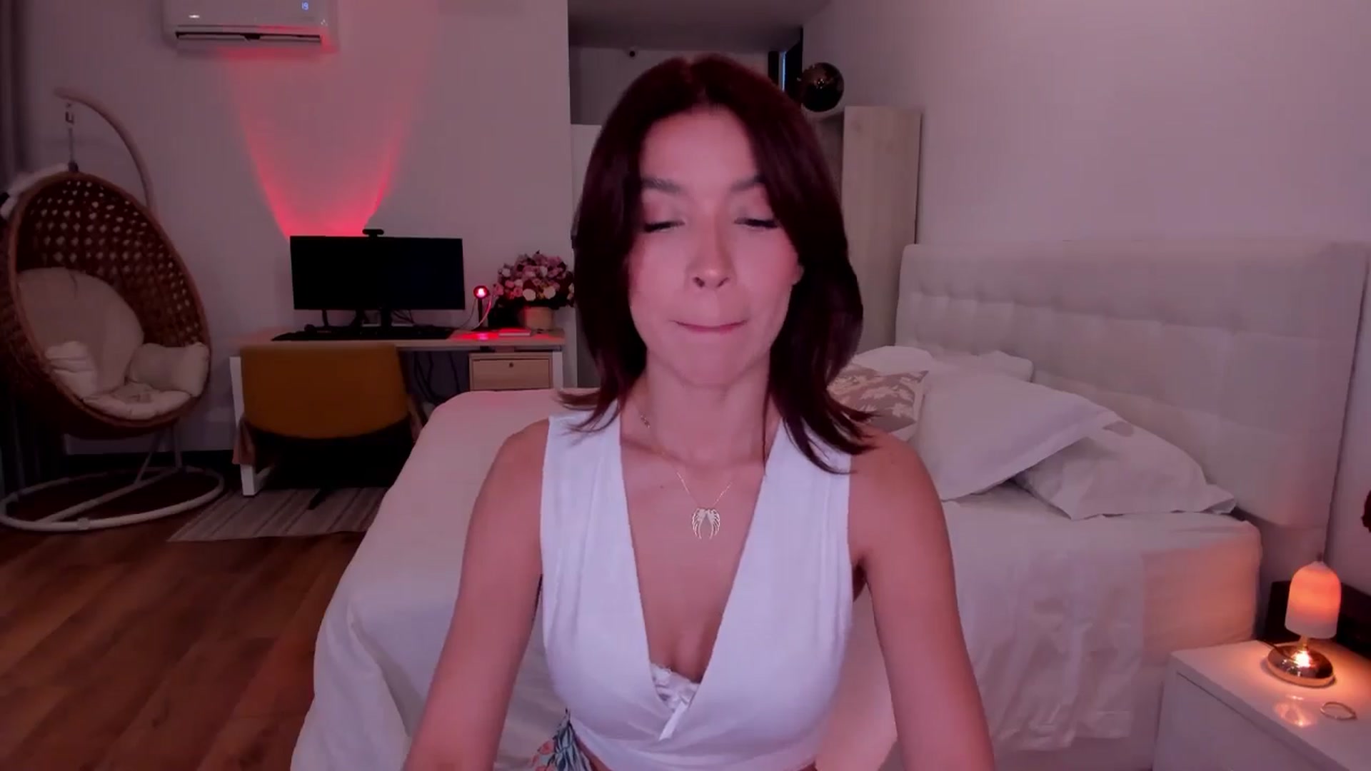 Gallery image thumbnail from Lore_23's myfreecams stream on, 06/05/2024, 17:30 image 16 of 20