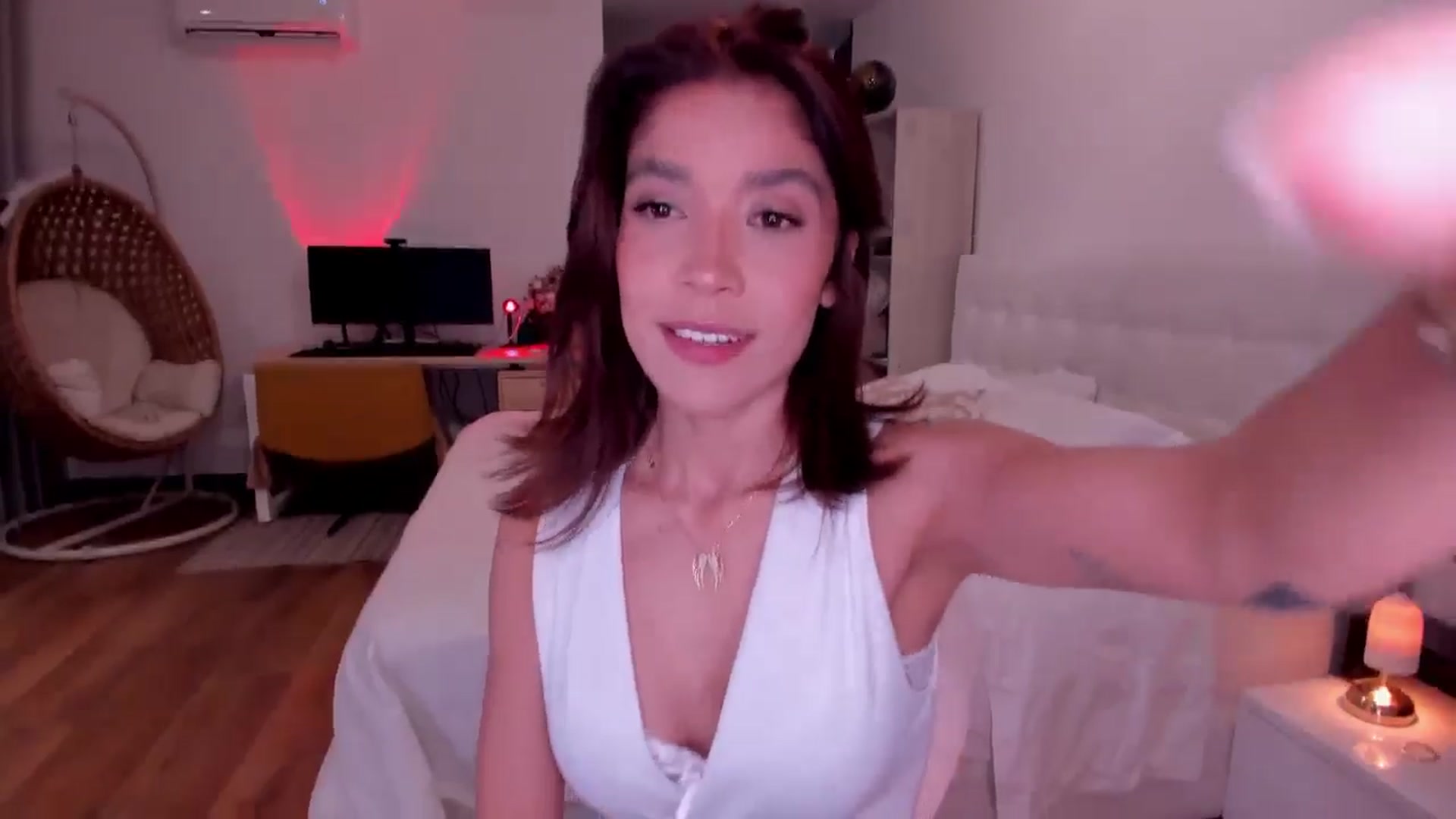 Gallery image thumbnail from Lore_23's myfreecams stream on, 06/05/2024, 17:30 image 15 of 20