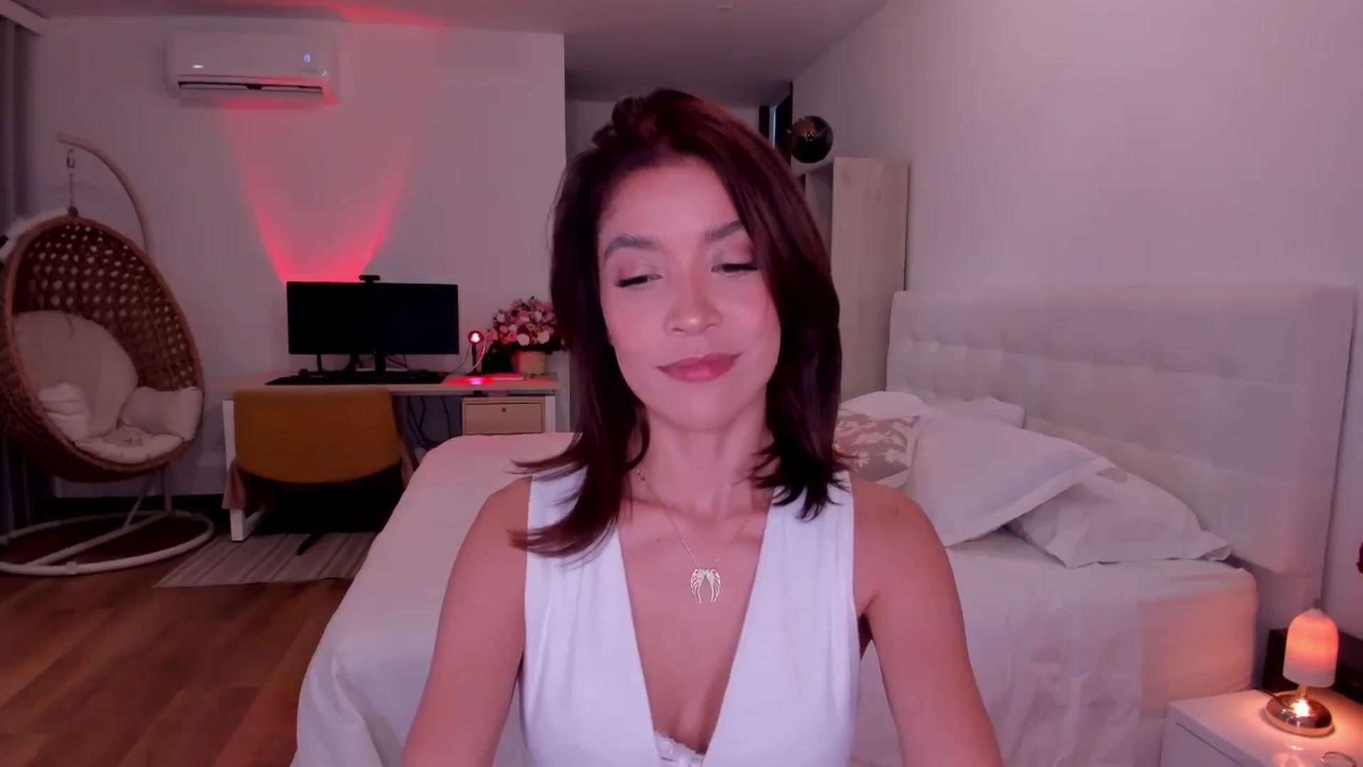 Gallery image thumbnail from Lore_23's myfreecams stream on, 06/05/2024, 17:30 image 14 of 20