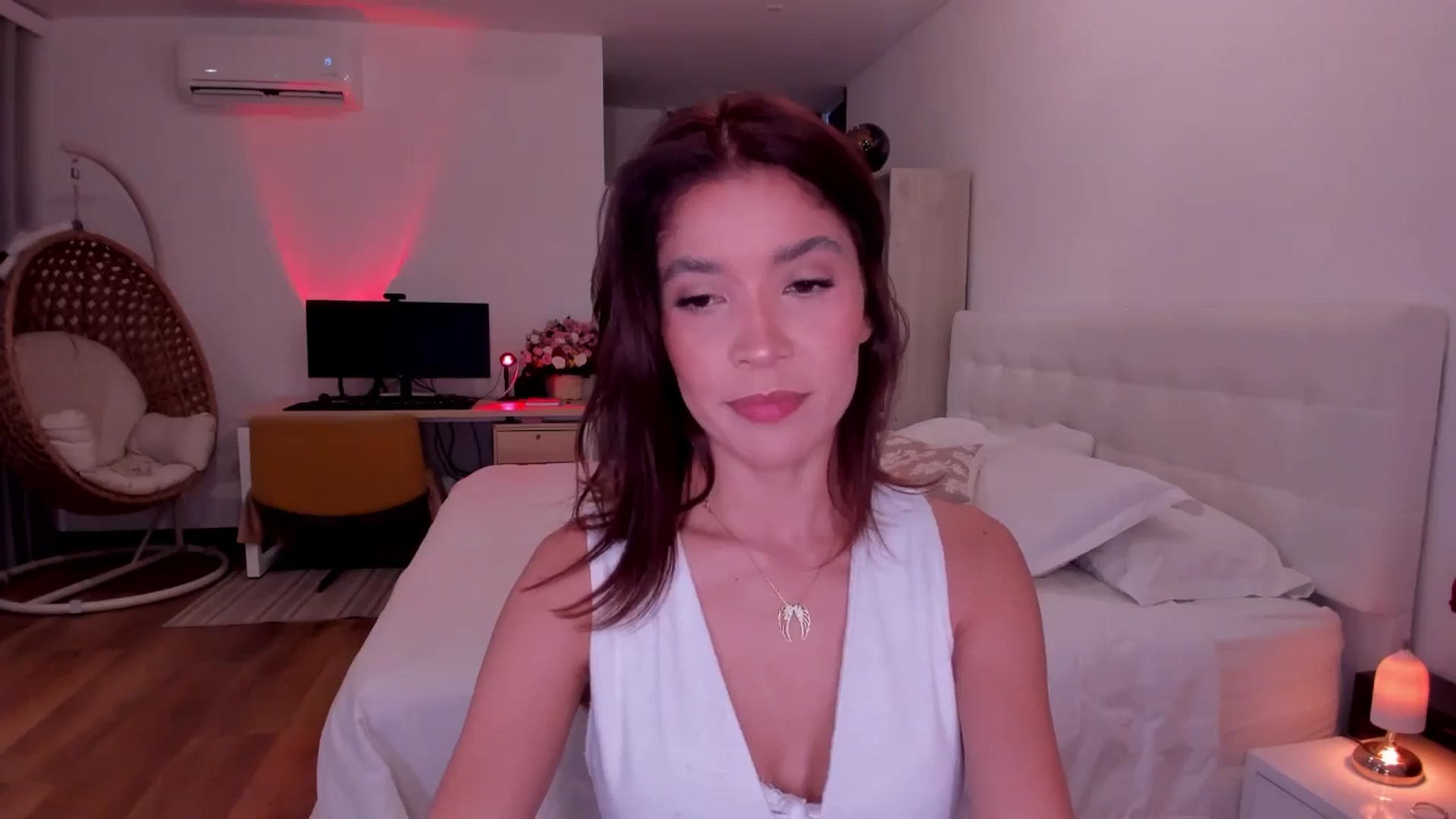 Gallery image thumbnail from Lore_23's myfreecams stream on, 06/05/2024, 17:30 image 12 of 20